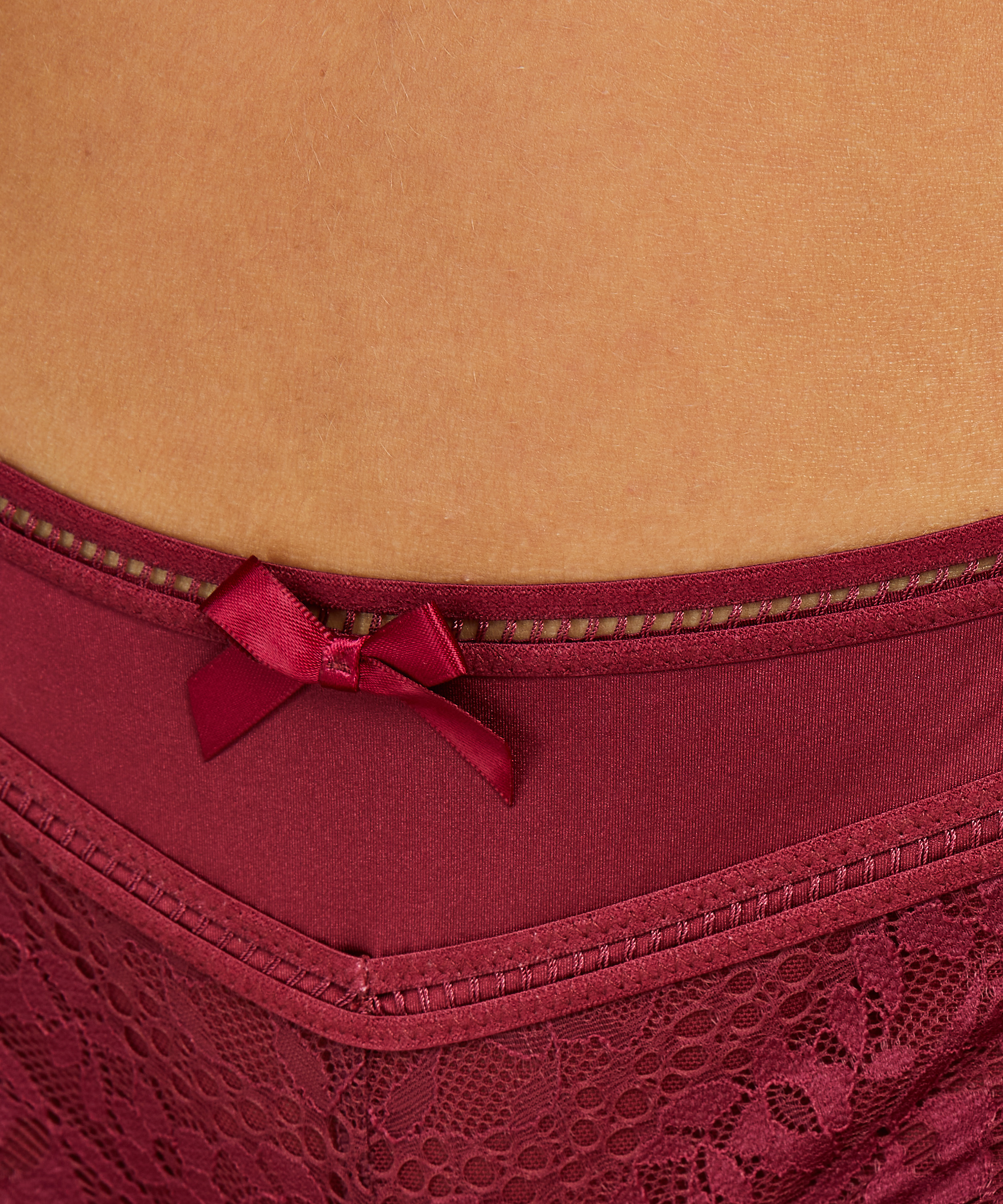 Slip br&eacute;silien Elise, Rouge, main