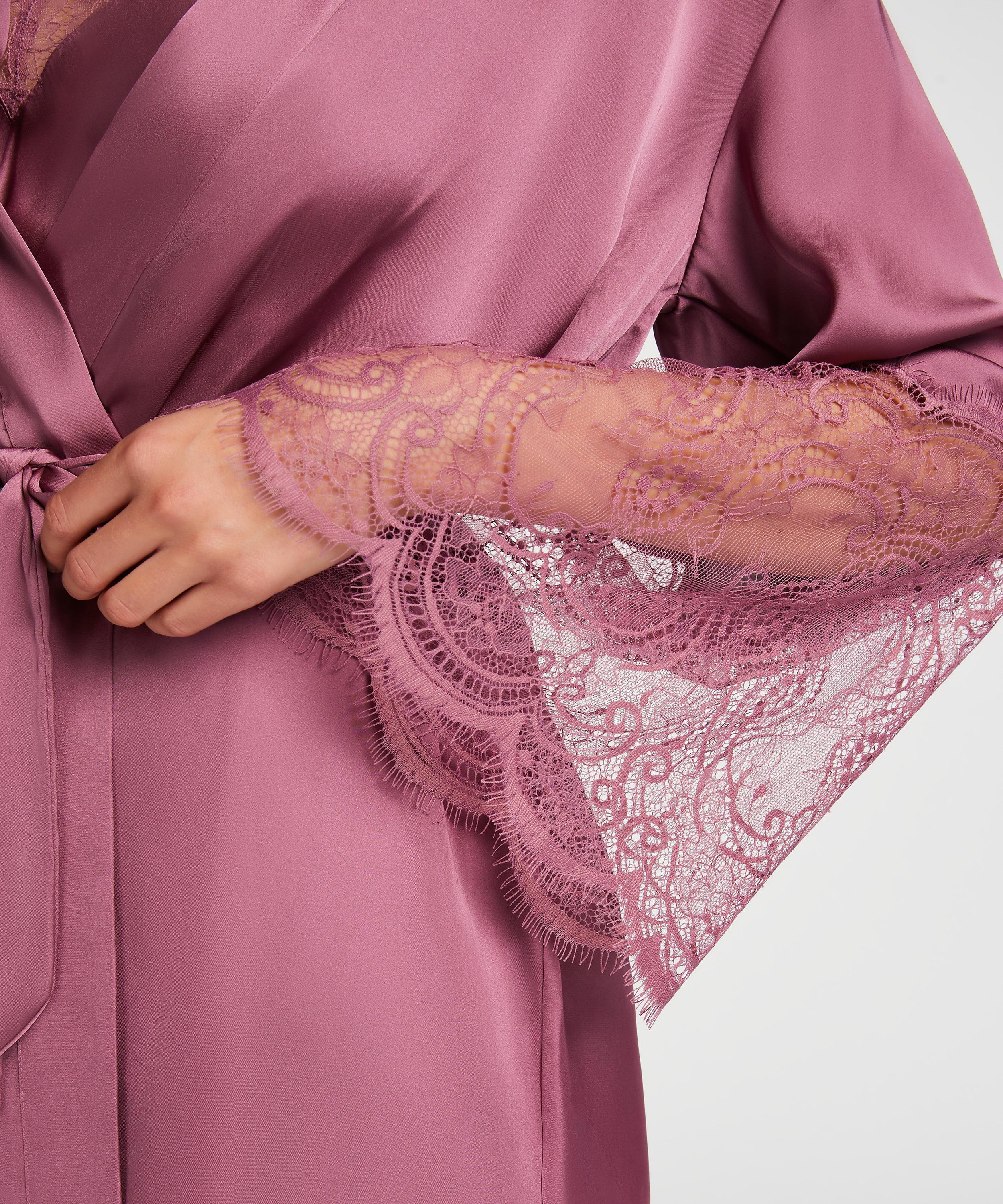 Kimono Satin, Pourpre, main