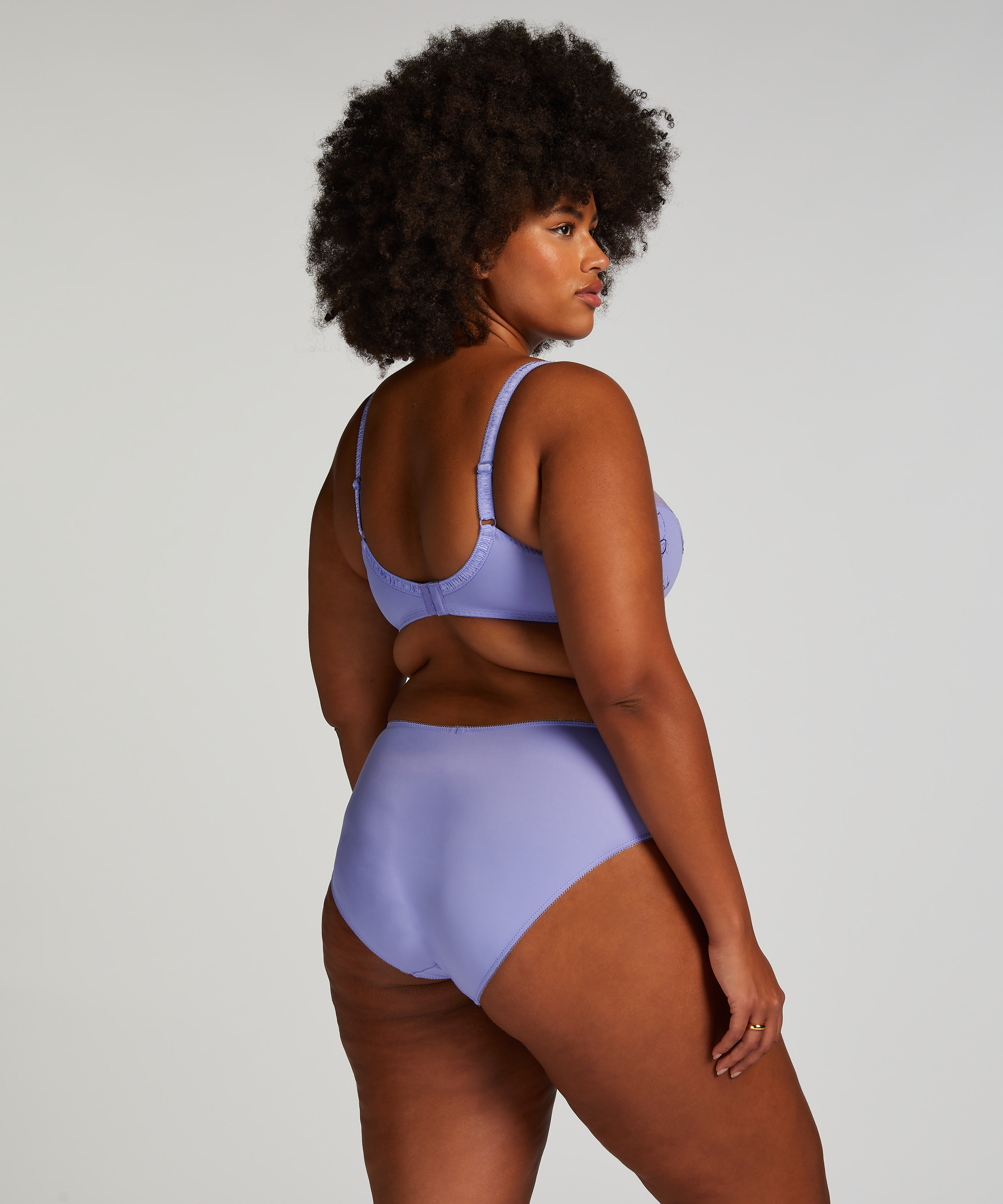 Slip taille haute Diva, Pourpre, main