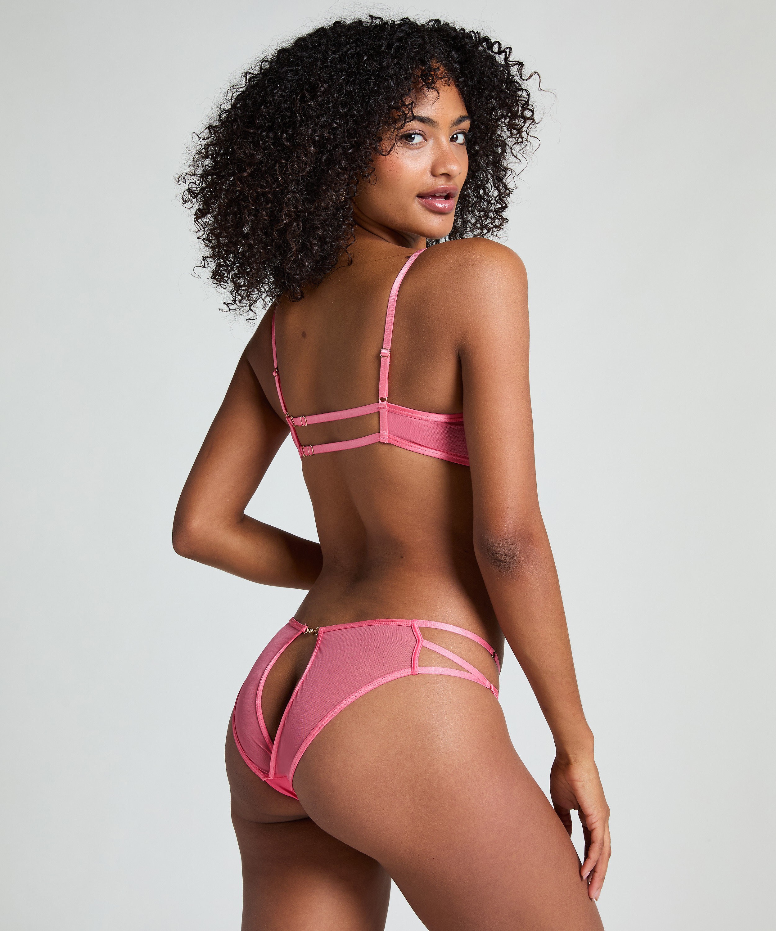 Culotte brésilienne Shae, Rose, main