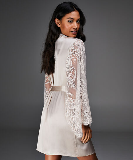 Kimono Zijde, Huidskleur