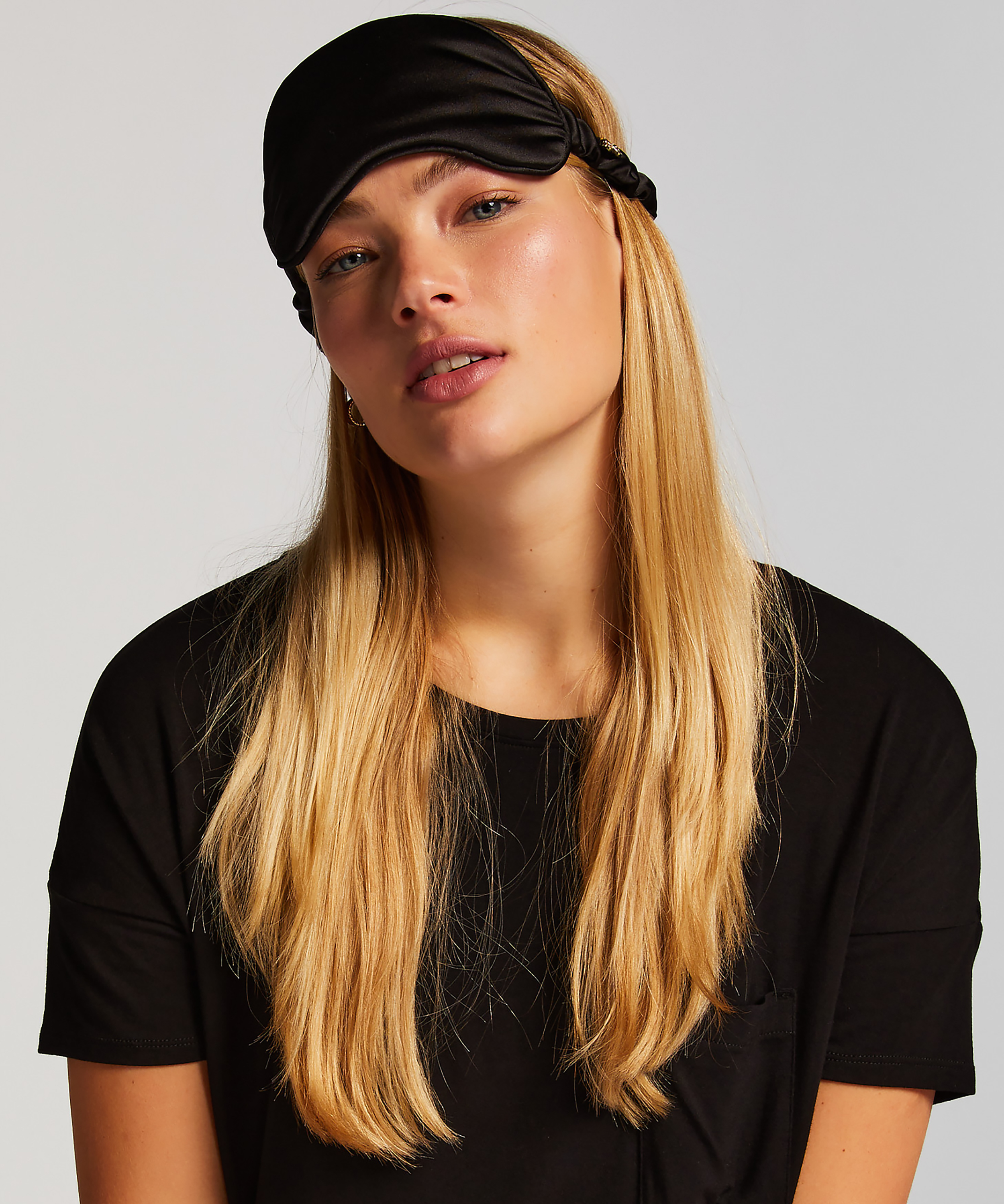 Masque pour dormir, Noir, main