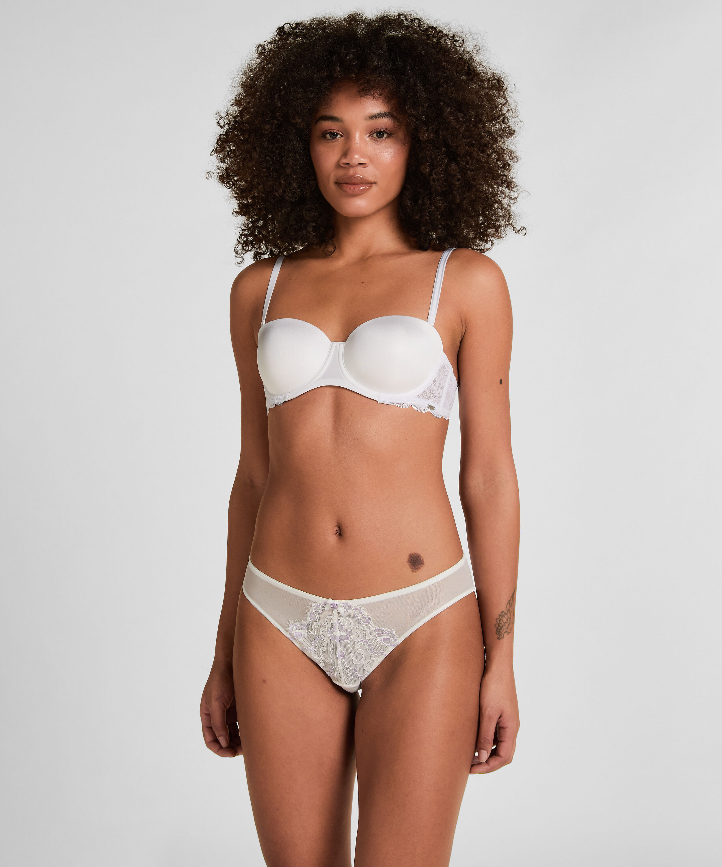 Brazilian Solene, Wit