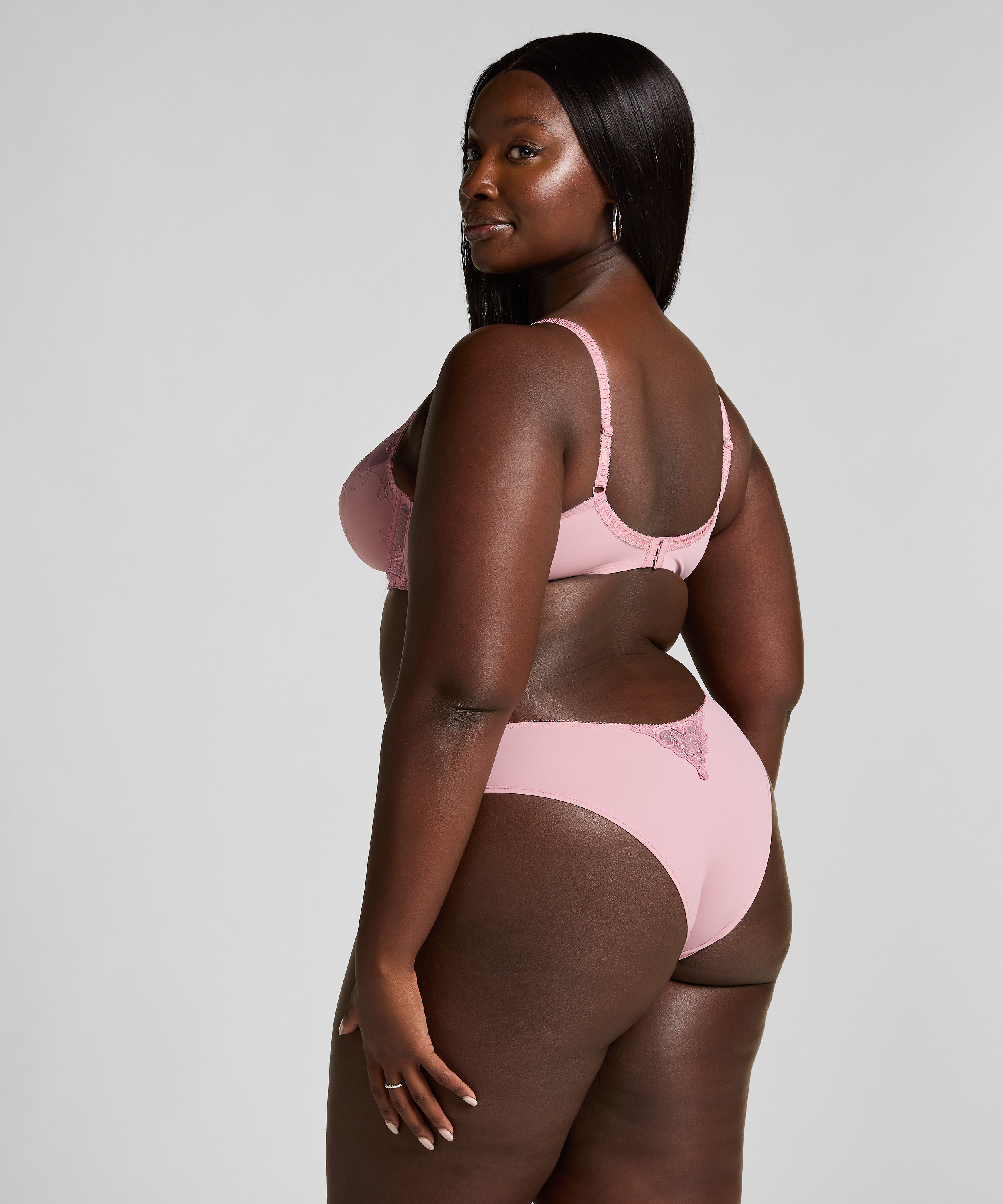 Brazilian Diva, Roze, main