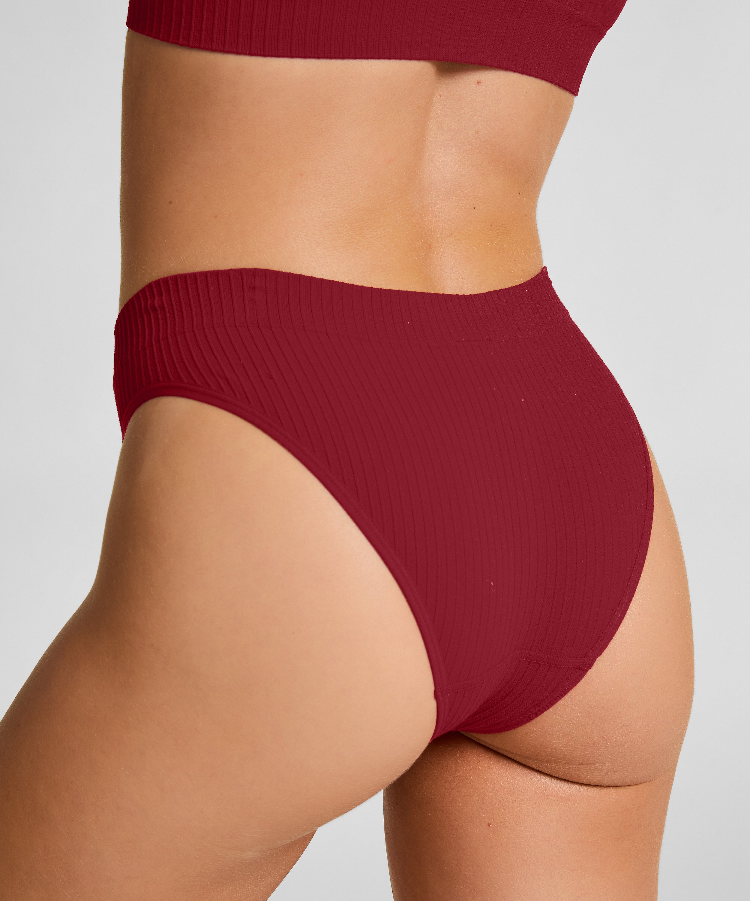 Brazilian Dianne, Rood, main