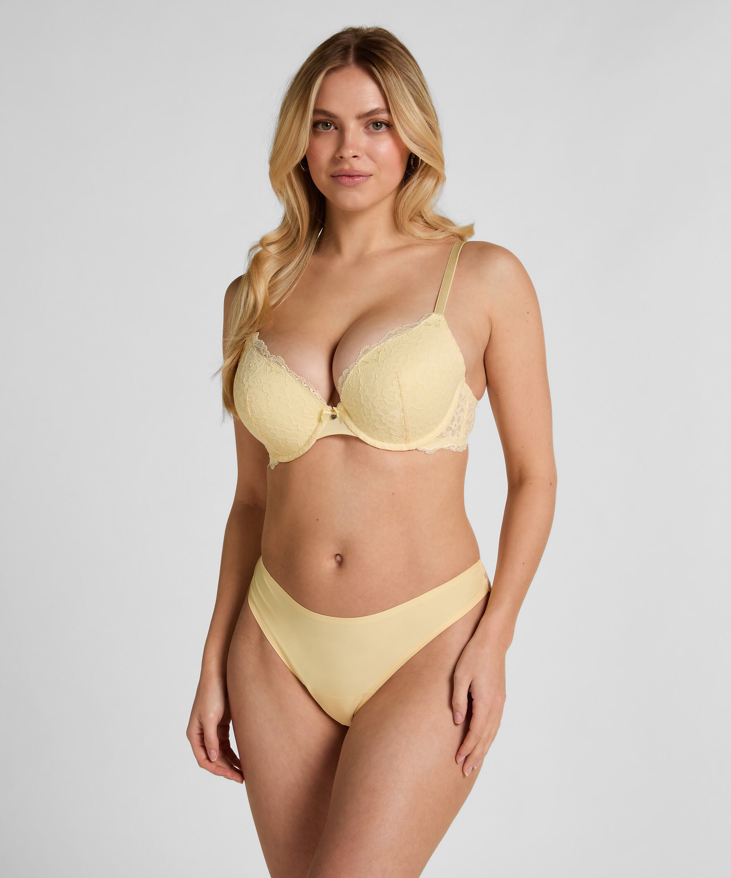 Invisible string Lace back, Geel