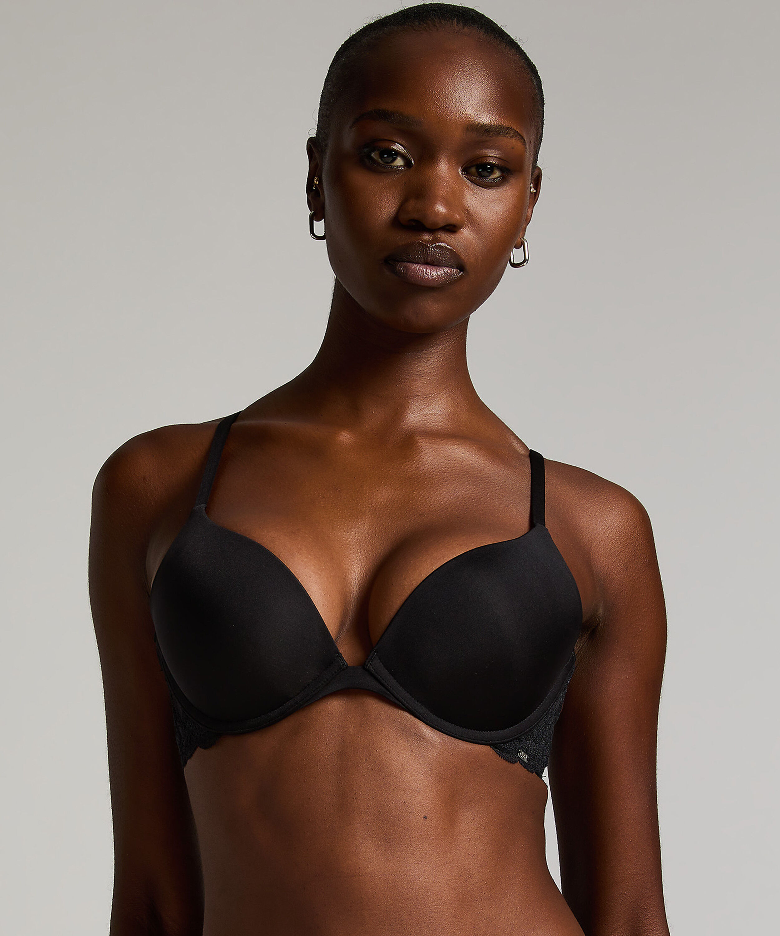 Voorgevormde push-up beugel bh Angie, Zwart