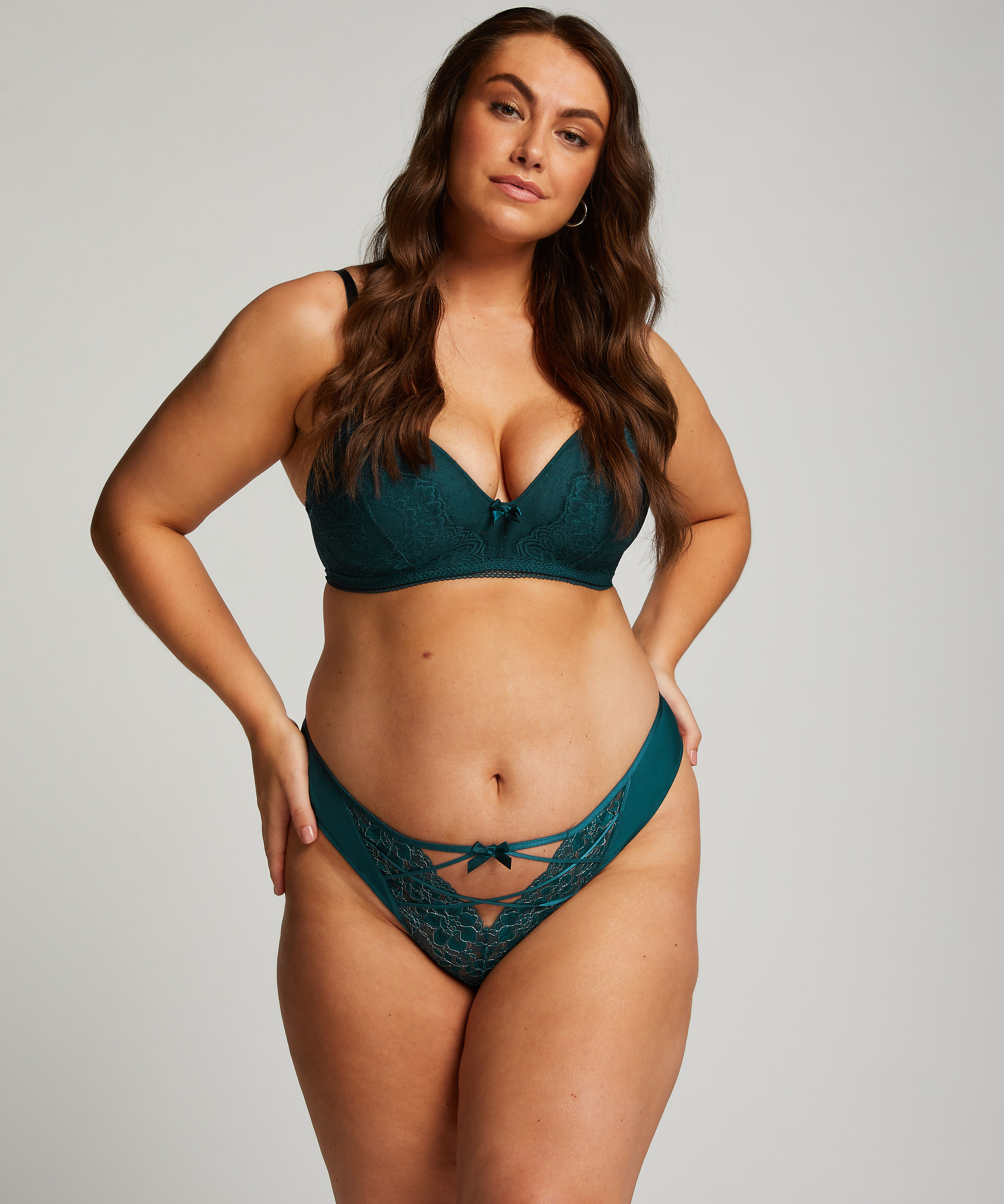 String Bisi, Blauw, main