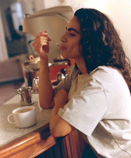 Chemise de nuit, Gris