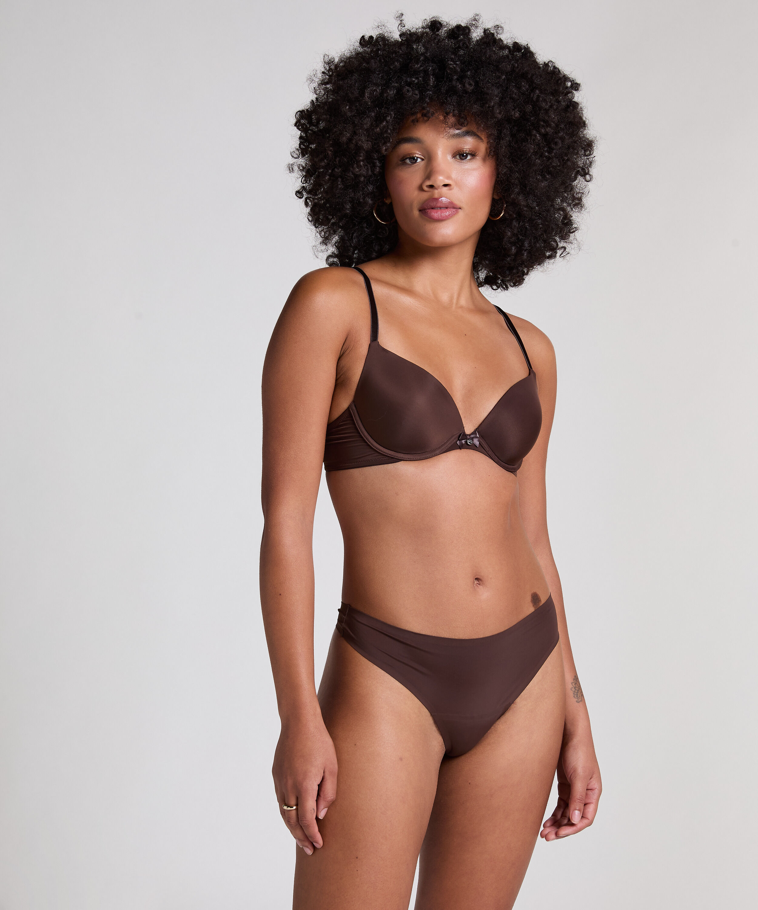 Invisible string basic, Brun
