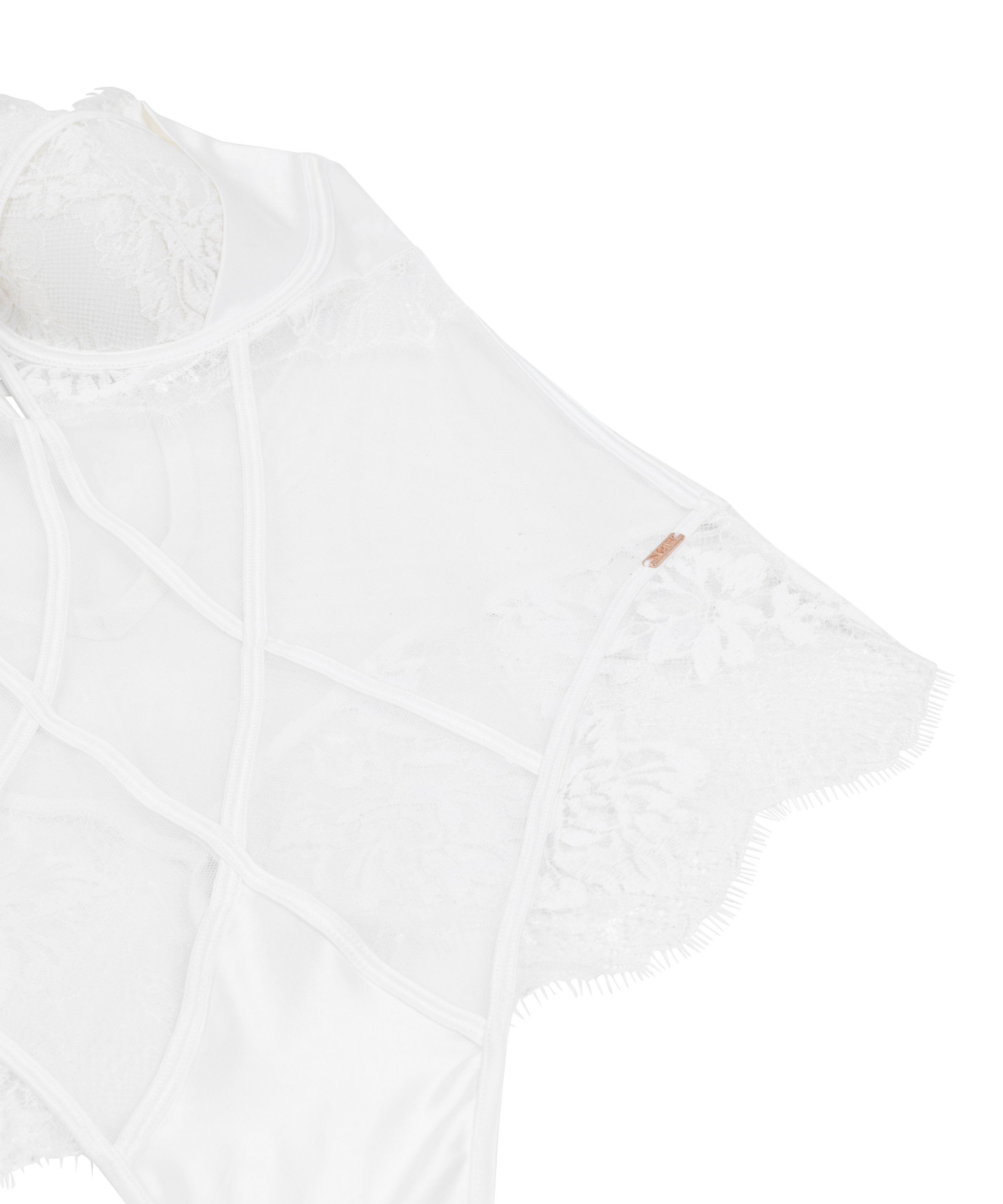 Body Tiah, Wit, main