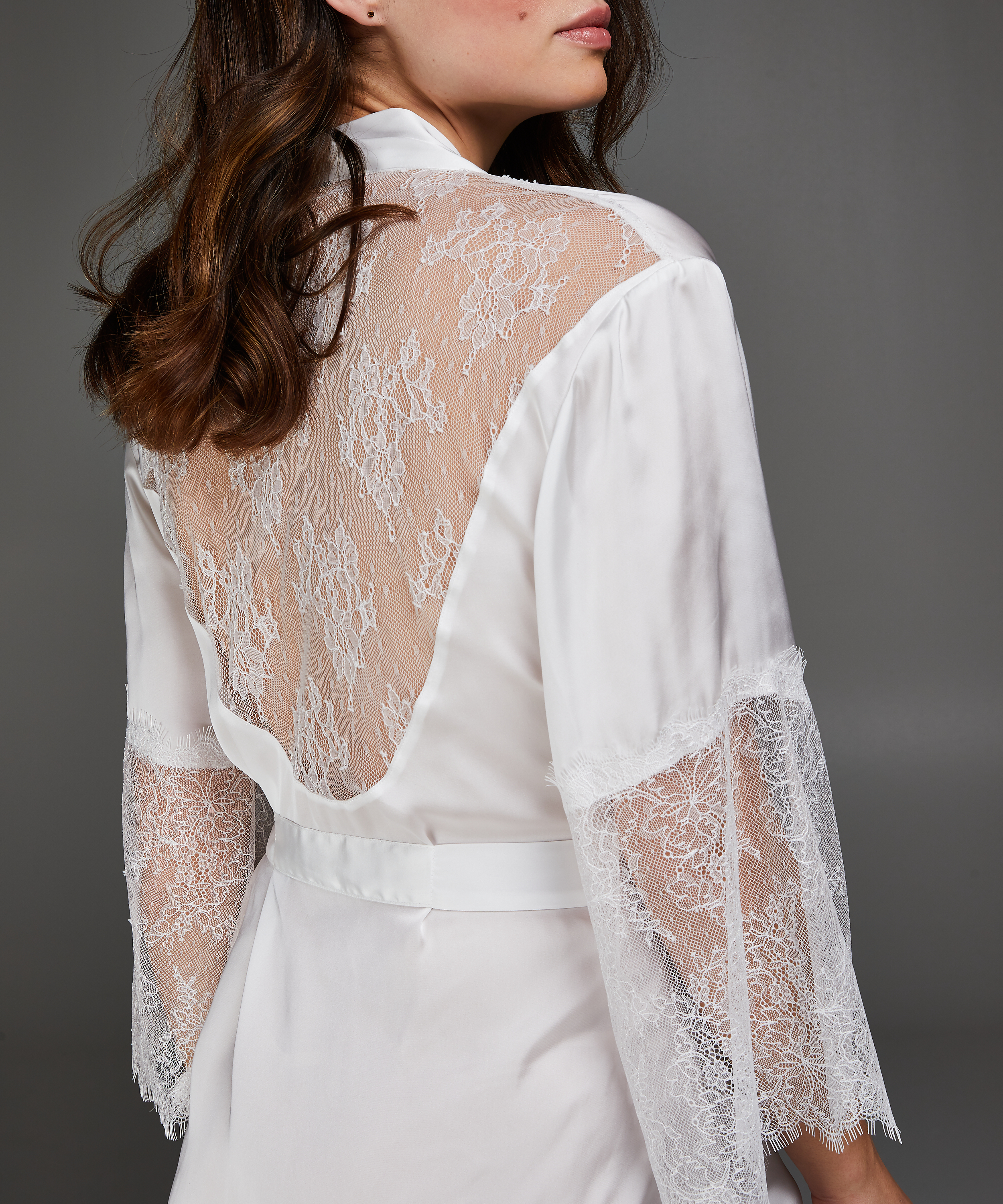 Kimono Satin Lily, Wit, main