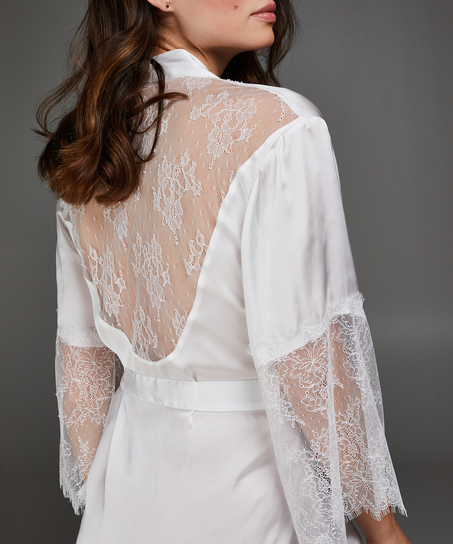 Kimono Satin Lily, Wit