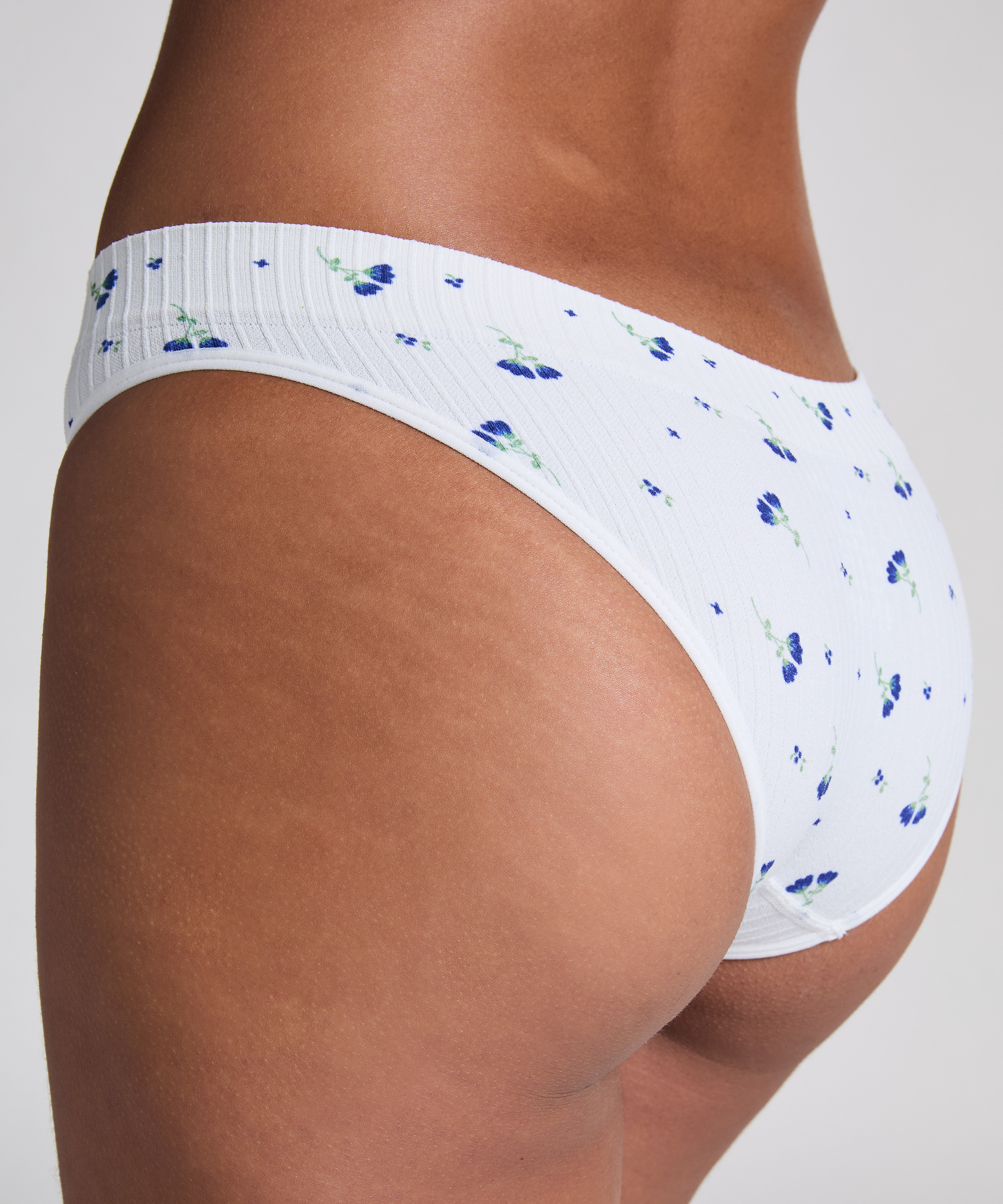 Brazilian Dianne, Wit, main