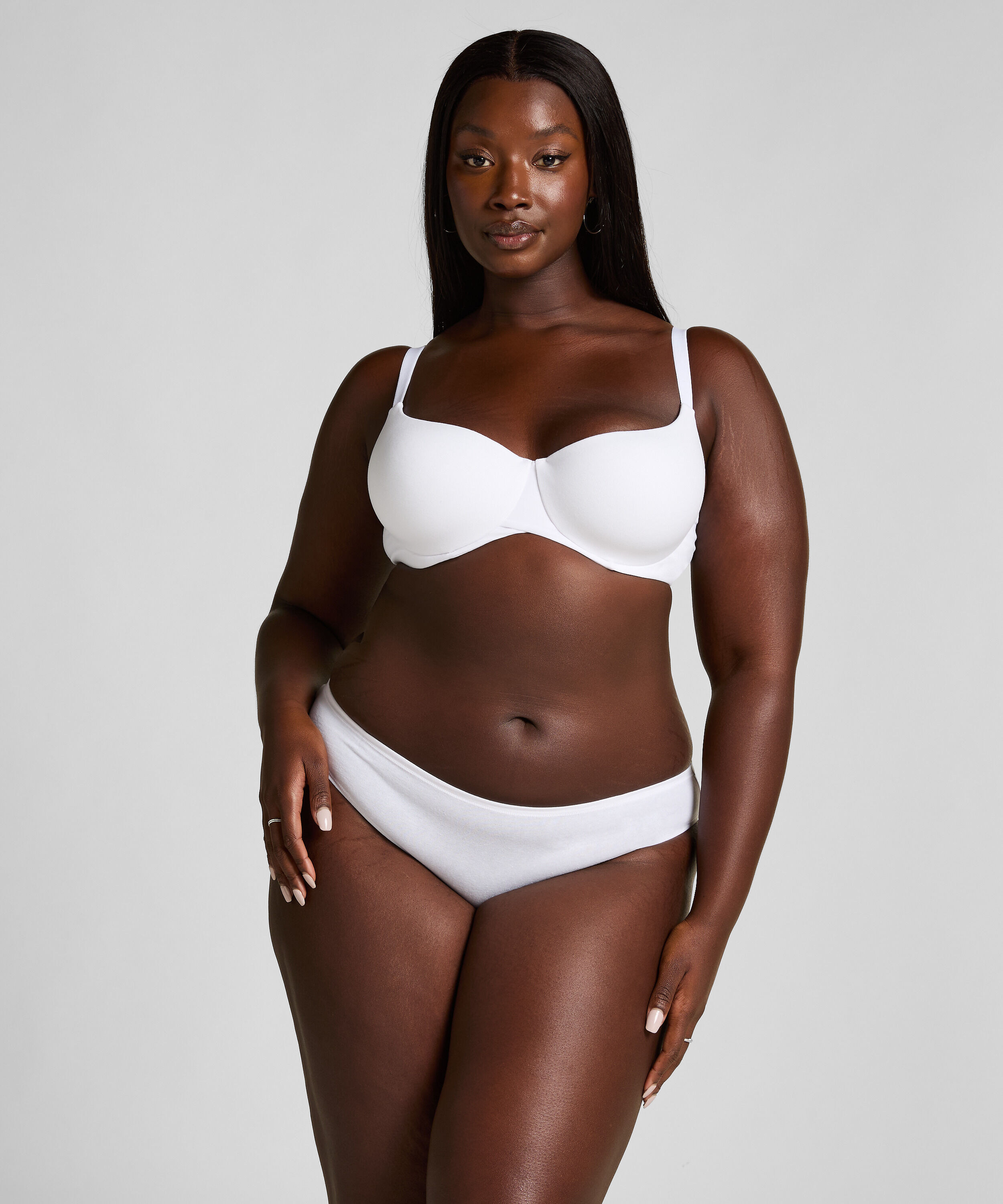 Rio Katoen Kira, Wit