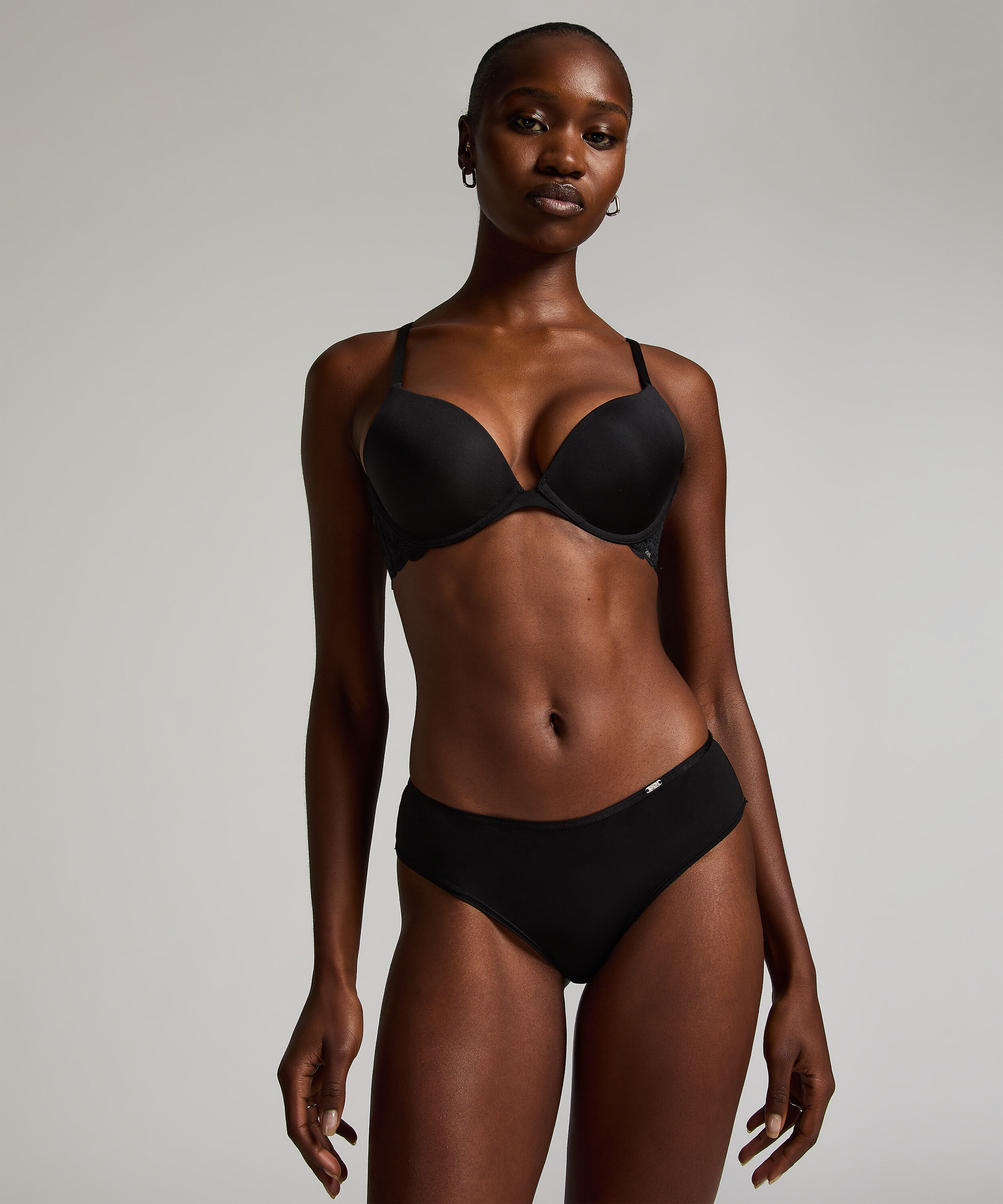 Soutien-gorge &agrave; armatures pr&eacute;form&eacute; push-up Angie, Noir