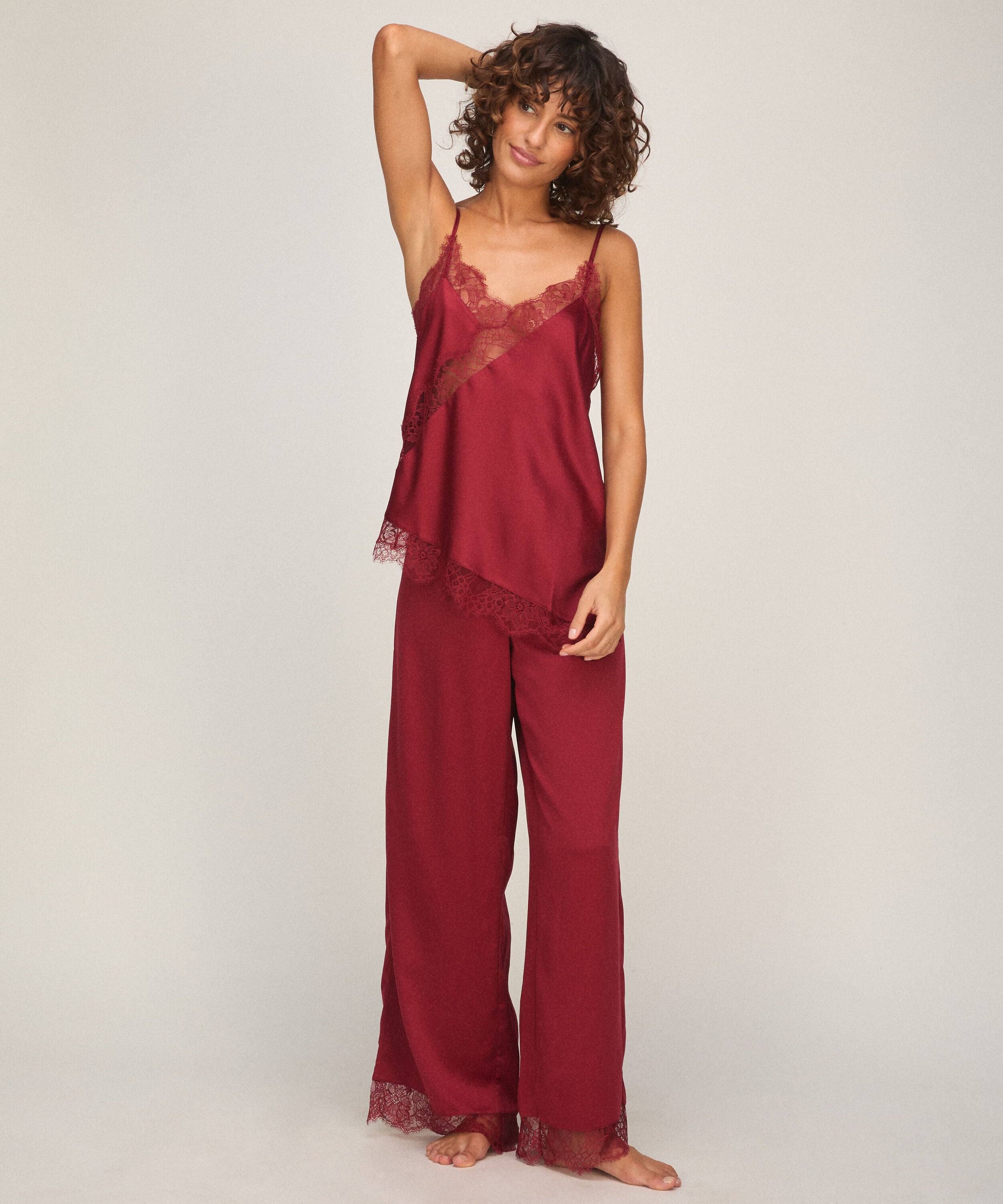 Pant Cecilia, Rouge