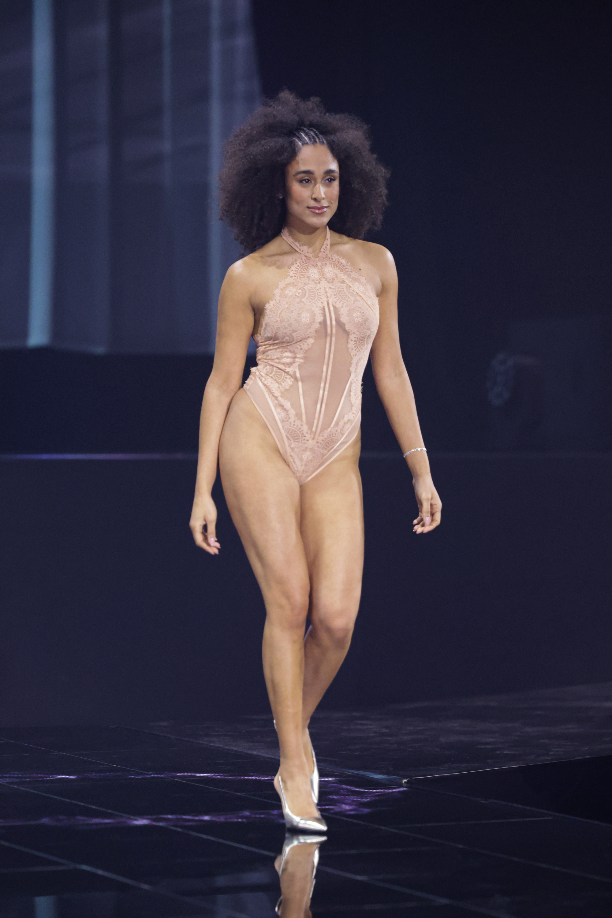 Body Jenni, Rose, main