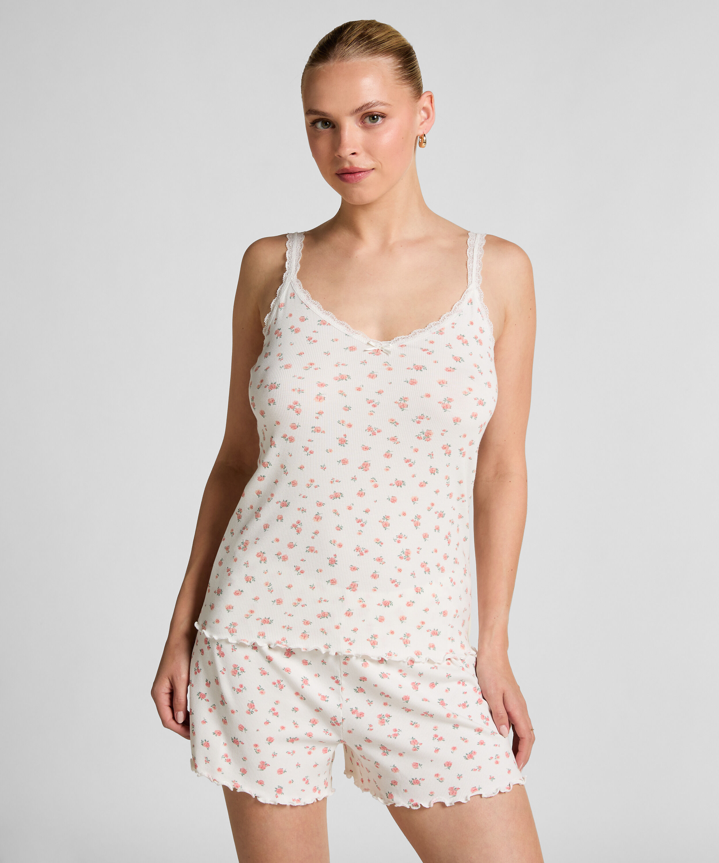 Geribd hemdje met kant