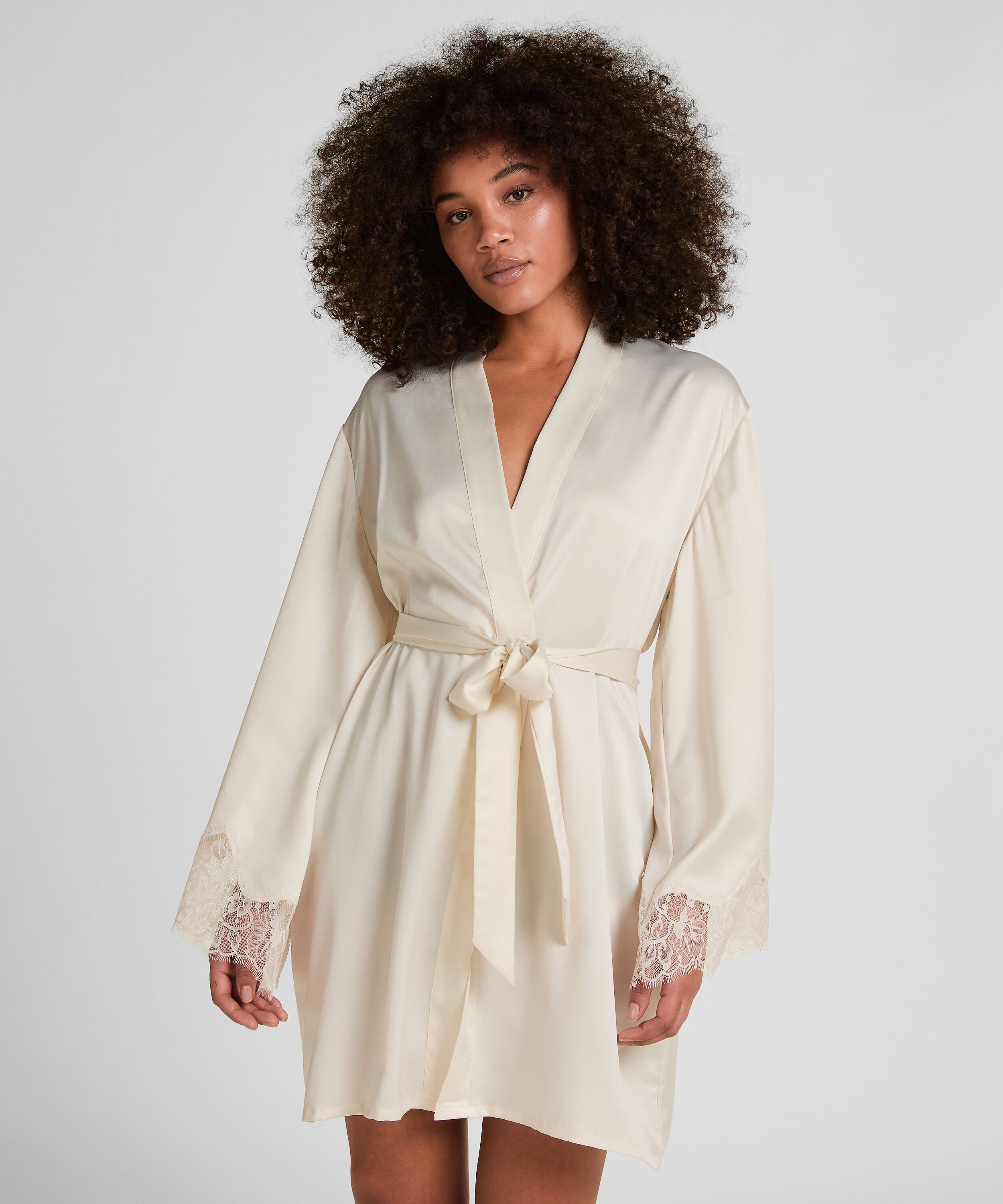 Satijnen kimono Valerie, Wit Satijnen kimono Valerie, Wit