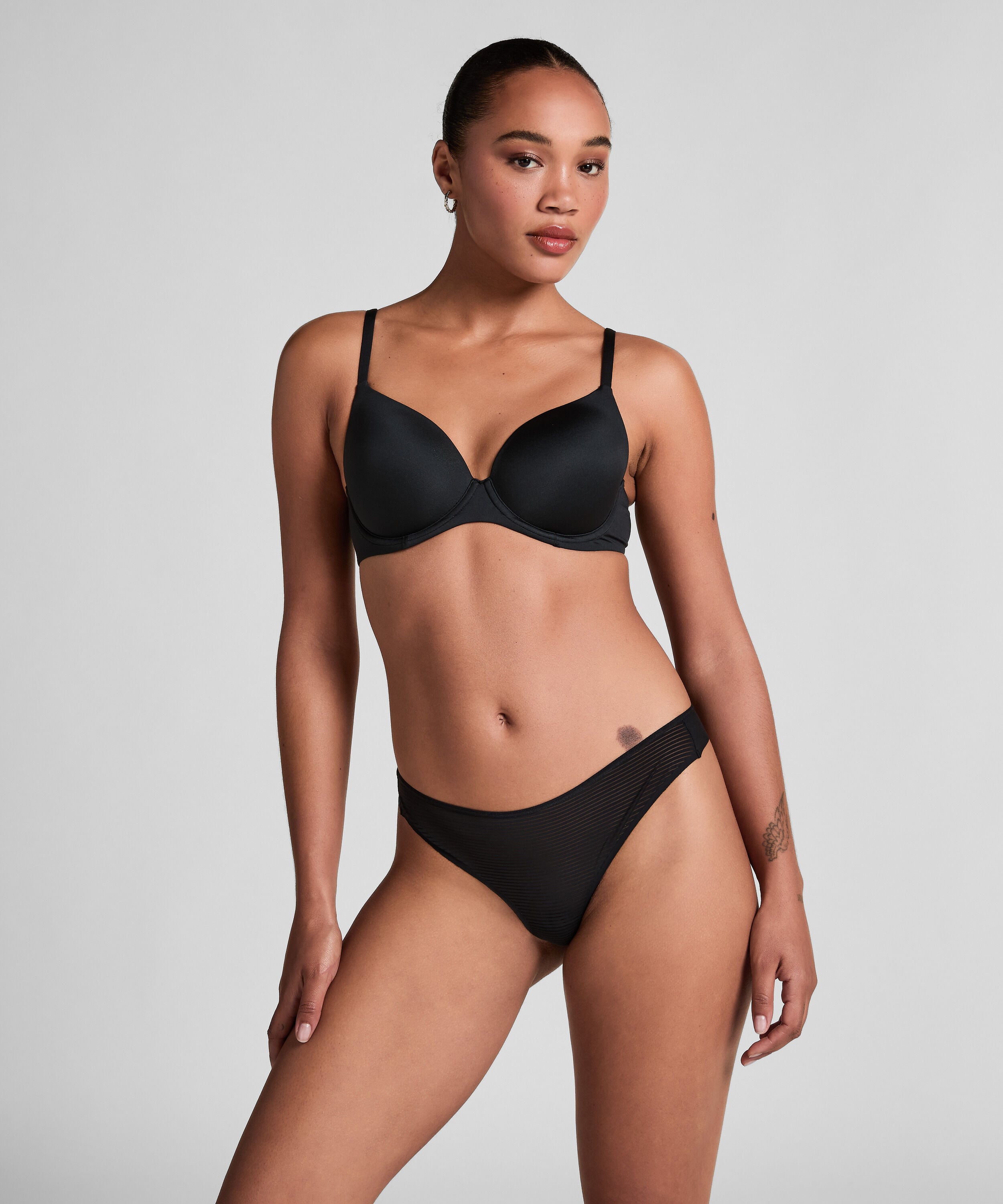 Invisible string Stripe mesh, Zwart Invisible string Stripe mesh, Zwart