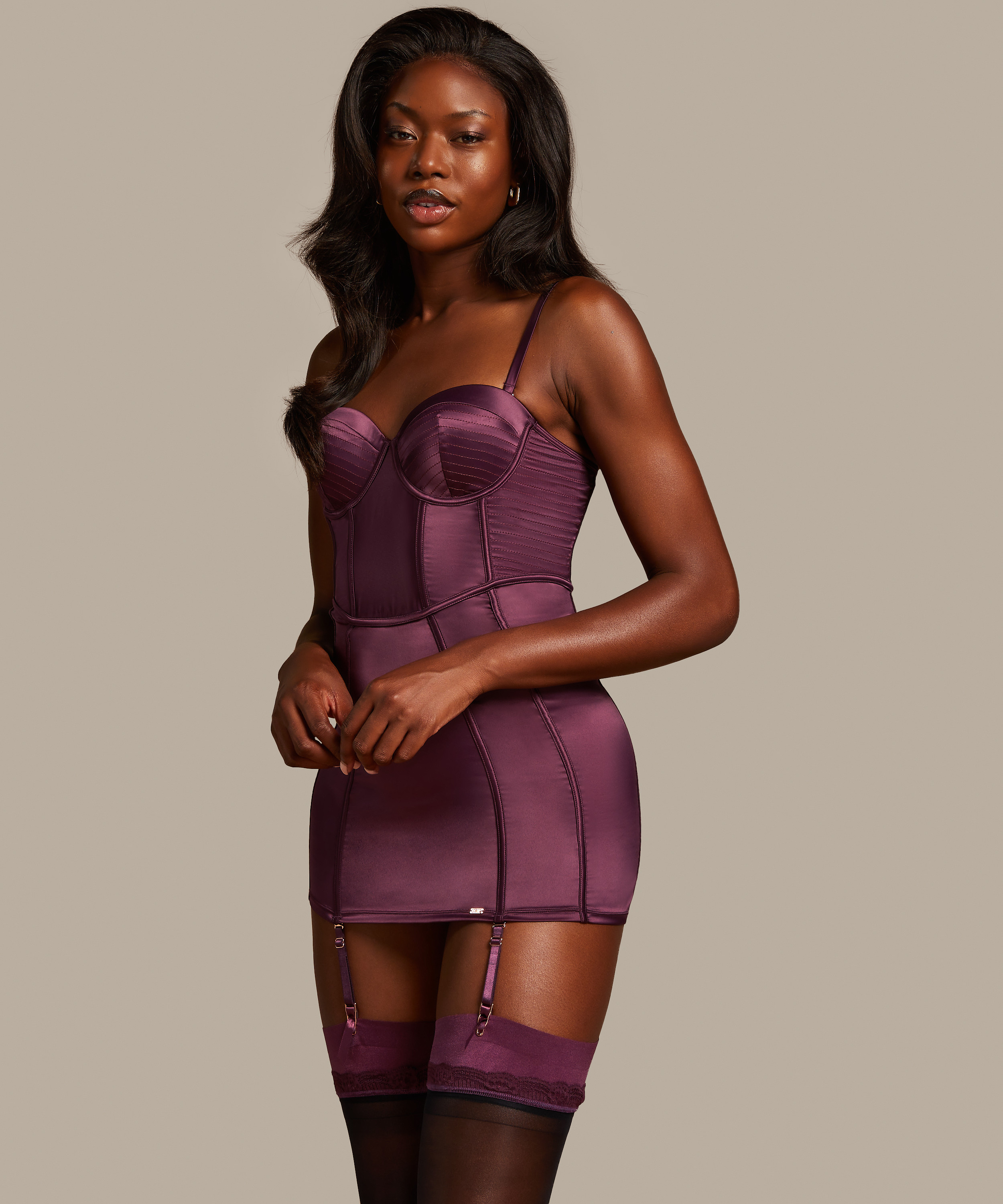 Nuisette Demi, Pourpre, main