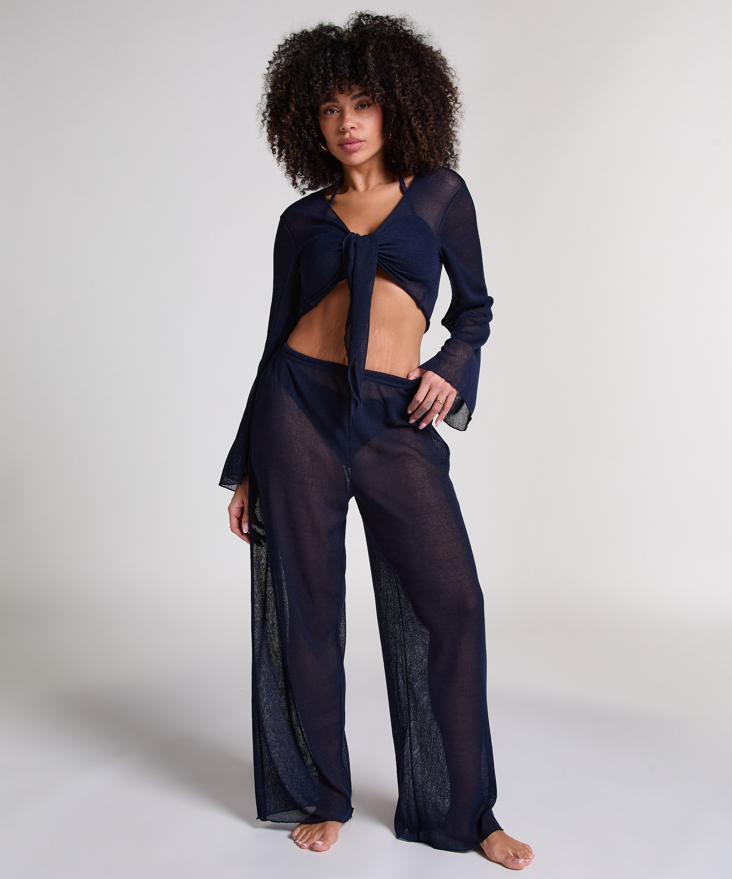 D&eacute;bardeur de plage en maille, Bleu, main