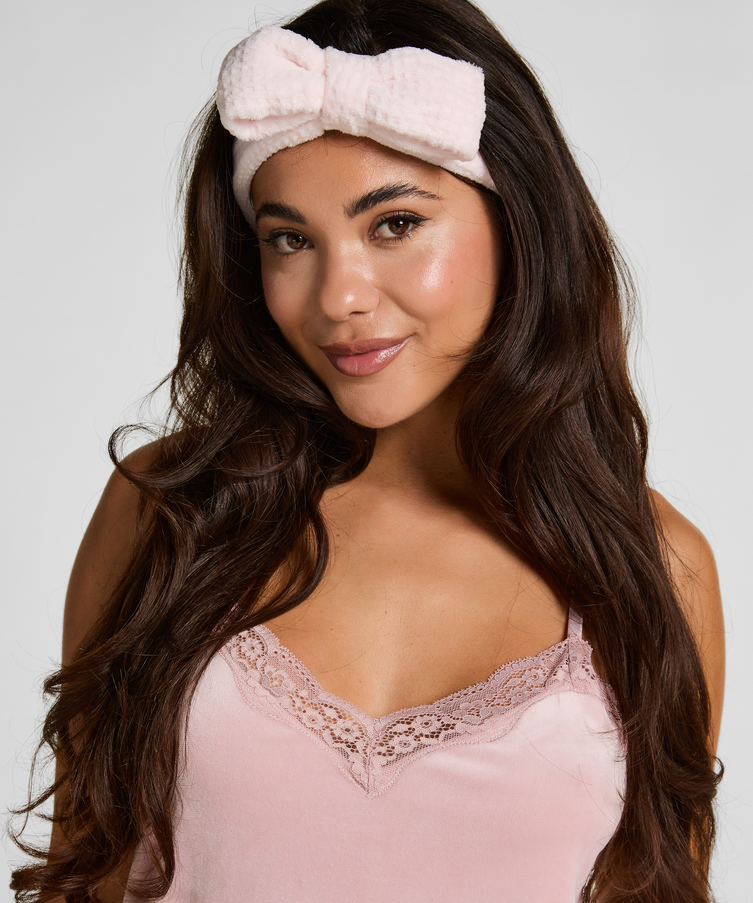 Bandeau et chouchou, Rose, main