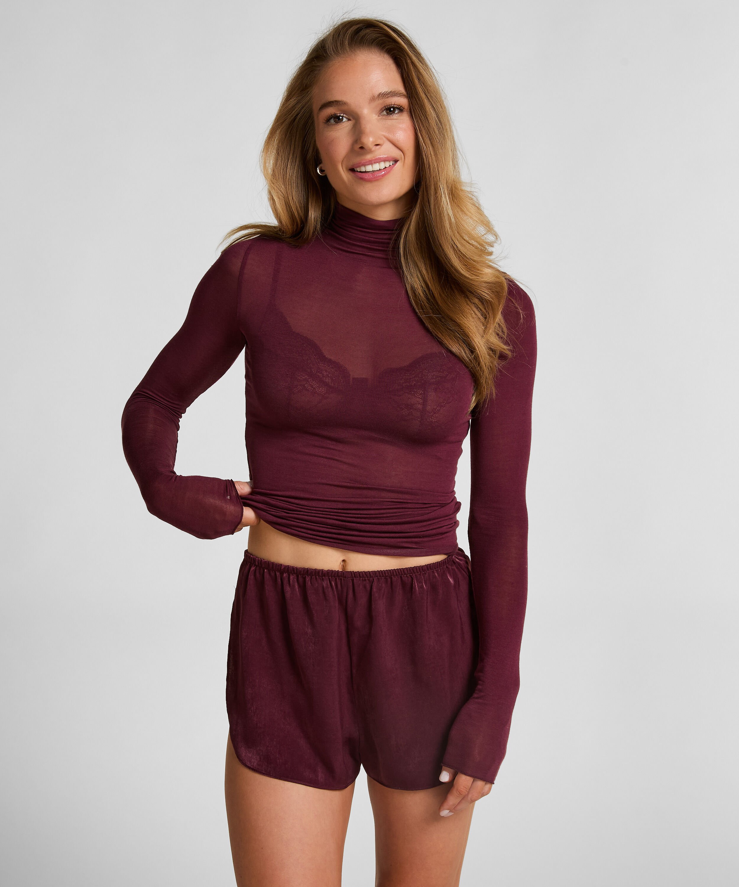 Short en satin Minimal, Pourpre Short en satin Minimal, Pourpre