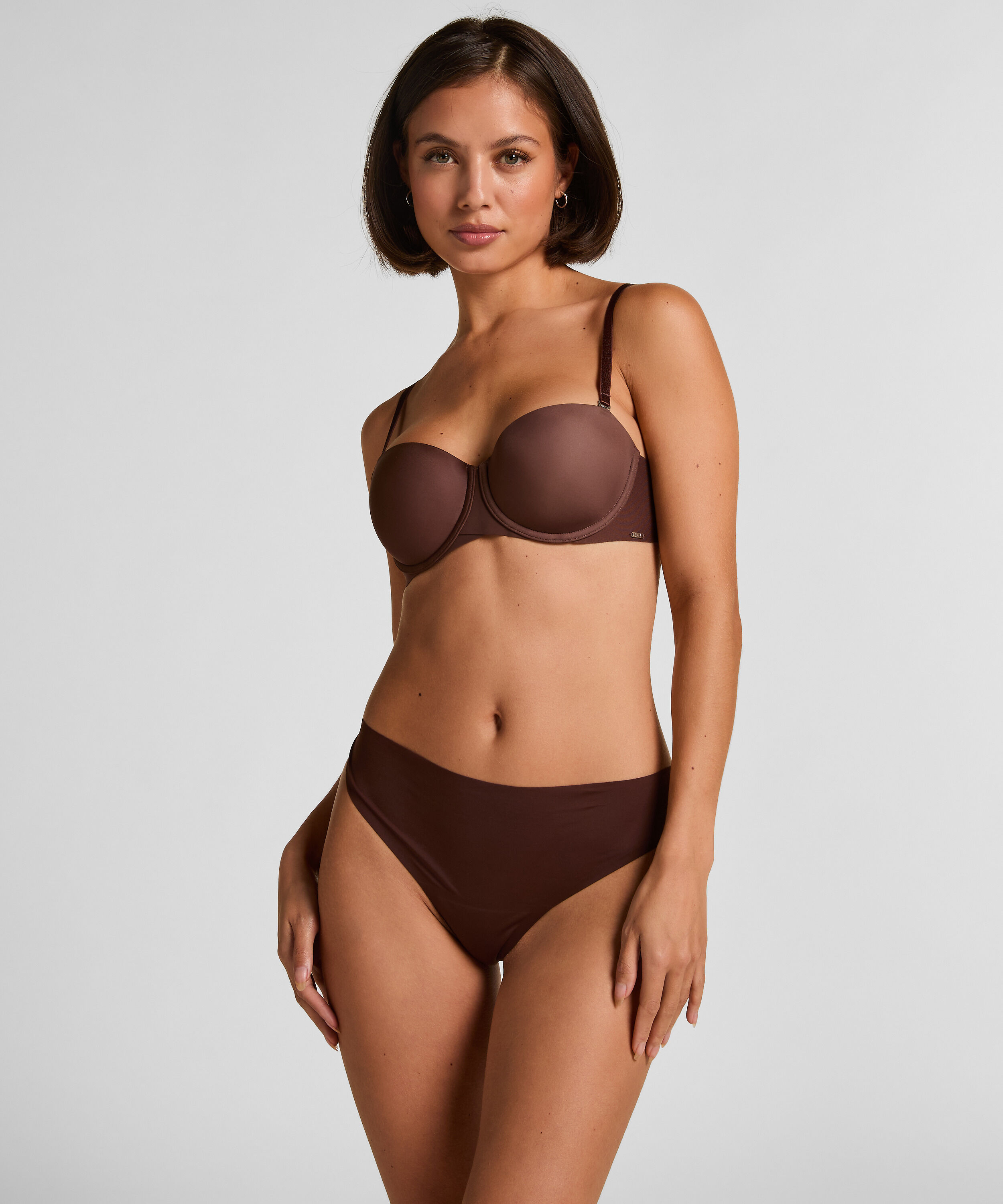 Onzichtbare hoog uitgesneden String, Bruin