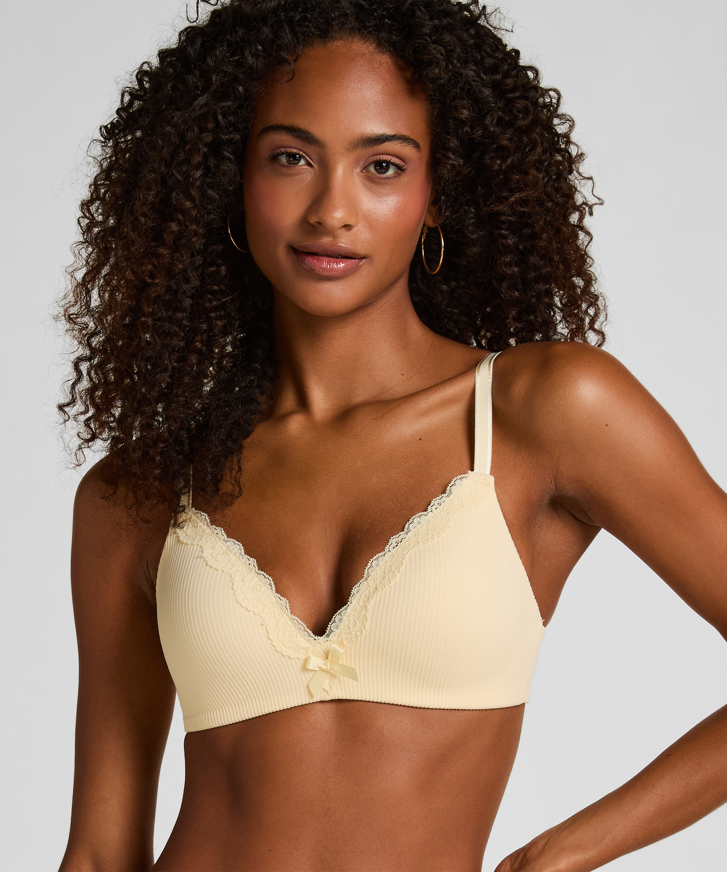 Soutien-gorge sans armature pr&eacute;form&eacute; Lola, Jaune, main