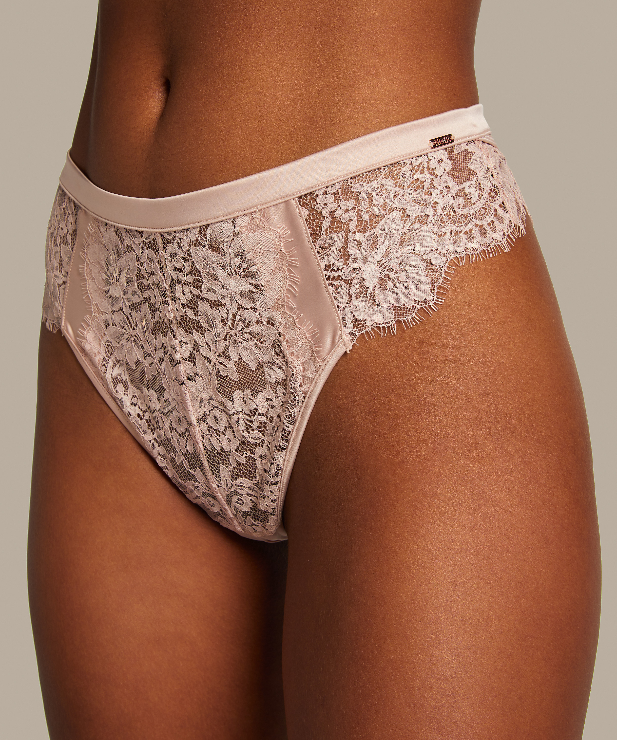 String Chalice, Roze, main