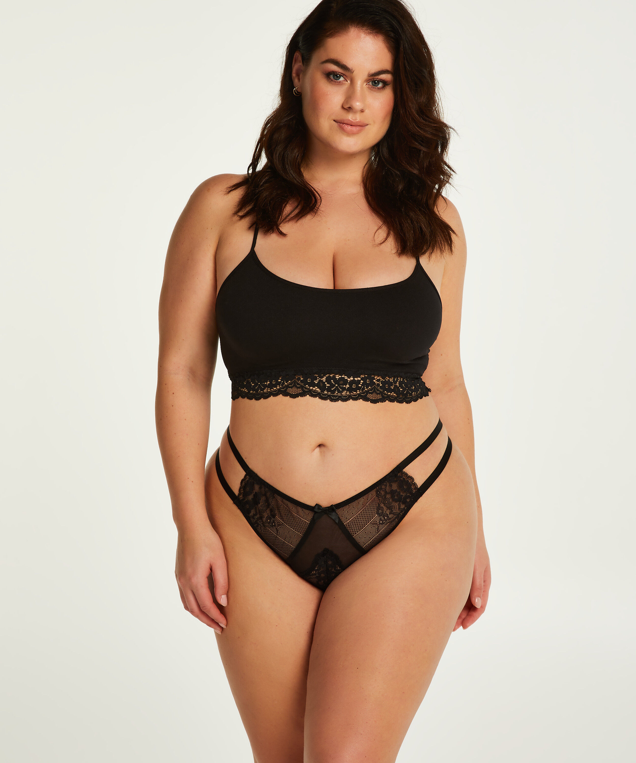 String Maarya Curvy, Noir String Maarya Curvy, Noir