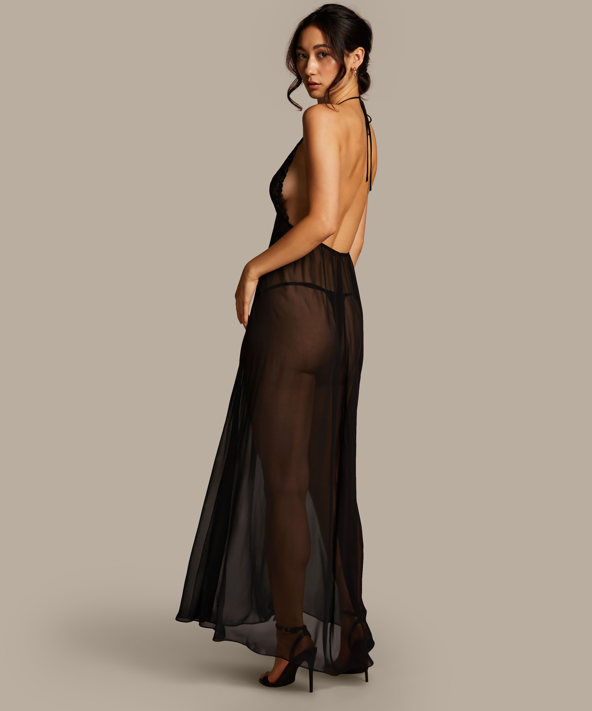 Robe en mousseline de satin Lily, Noir, main