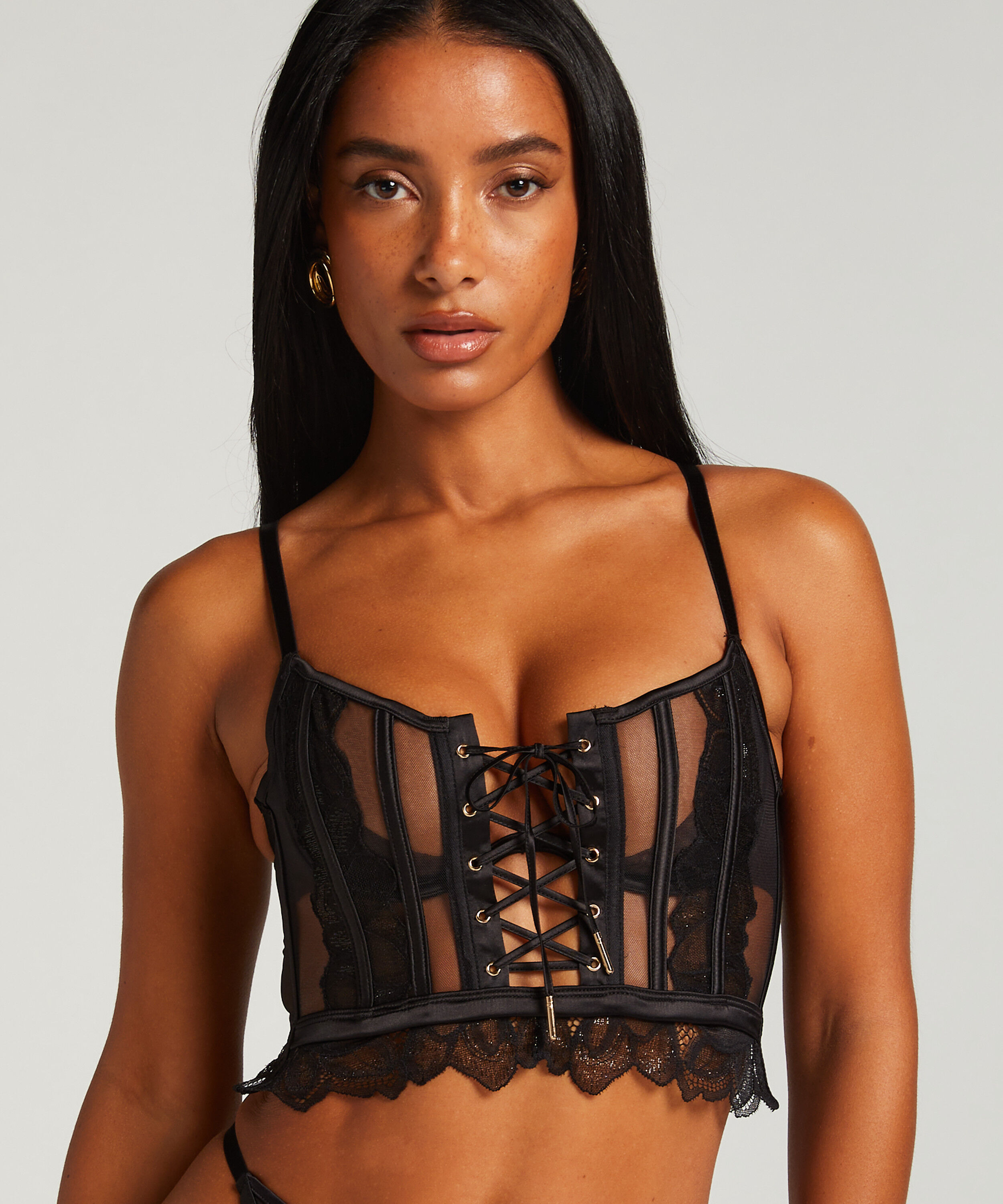 Soutien-gorge &agrave; armatures pr&eacute;form&eacute; longline Cierra, Noir