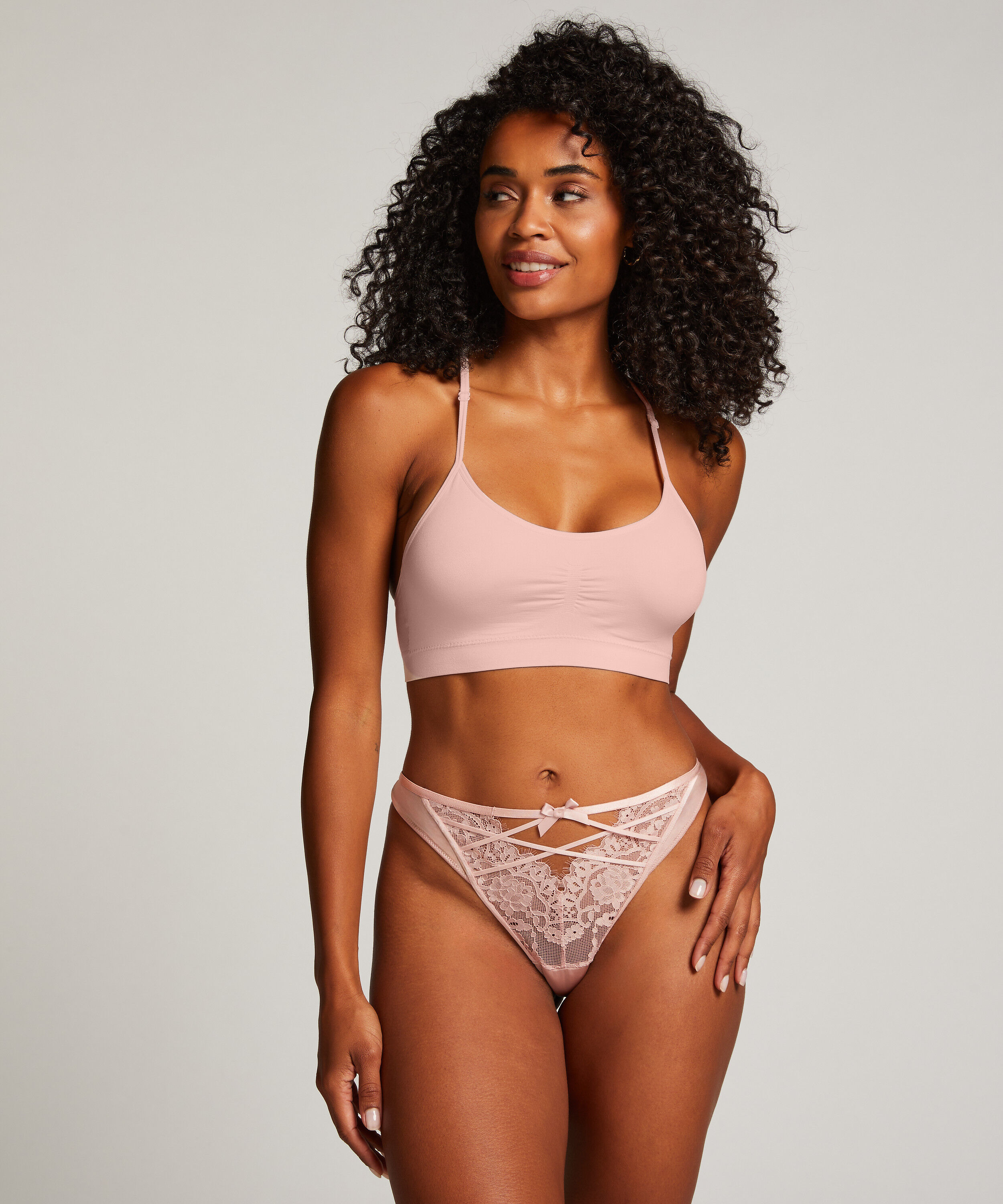 Hoog uitgesneden string Cheryl, Roze