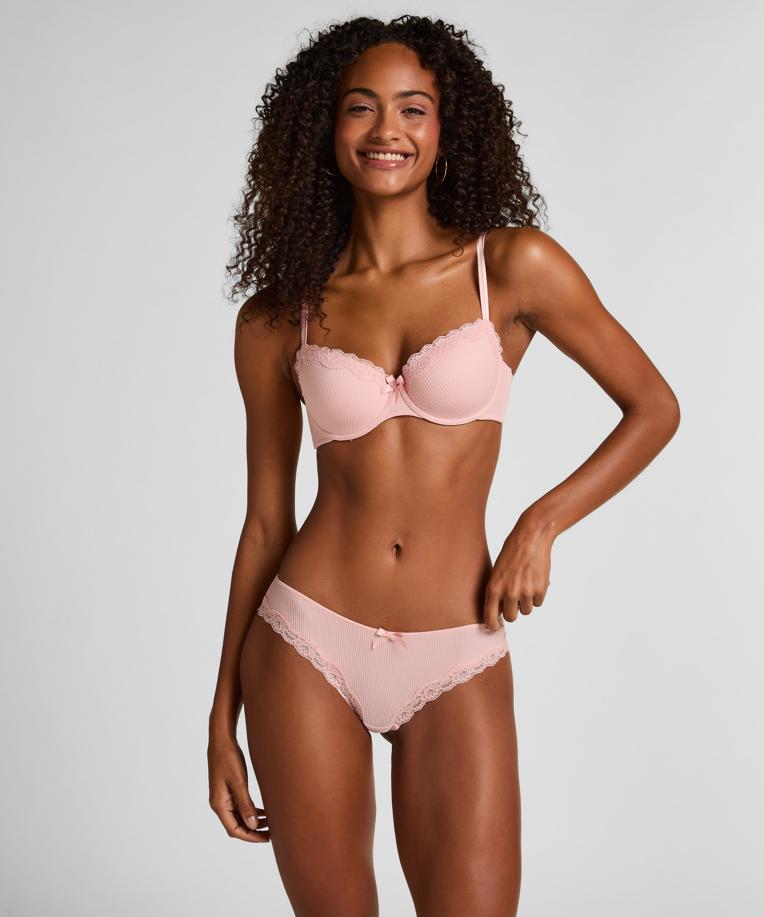 Soutien-gorge &agrave; armatures rembourr&eacute; Lola, Rose, main