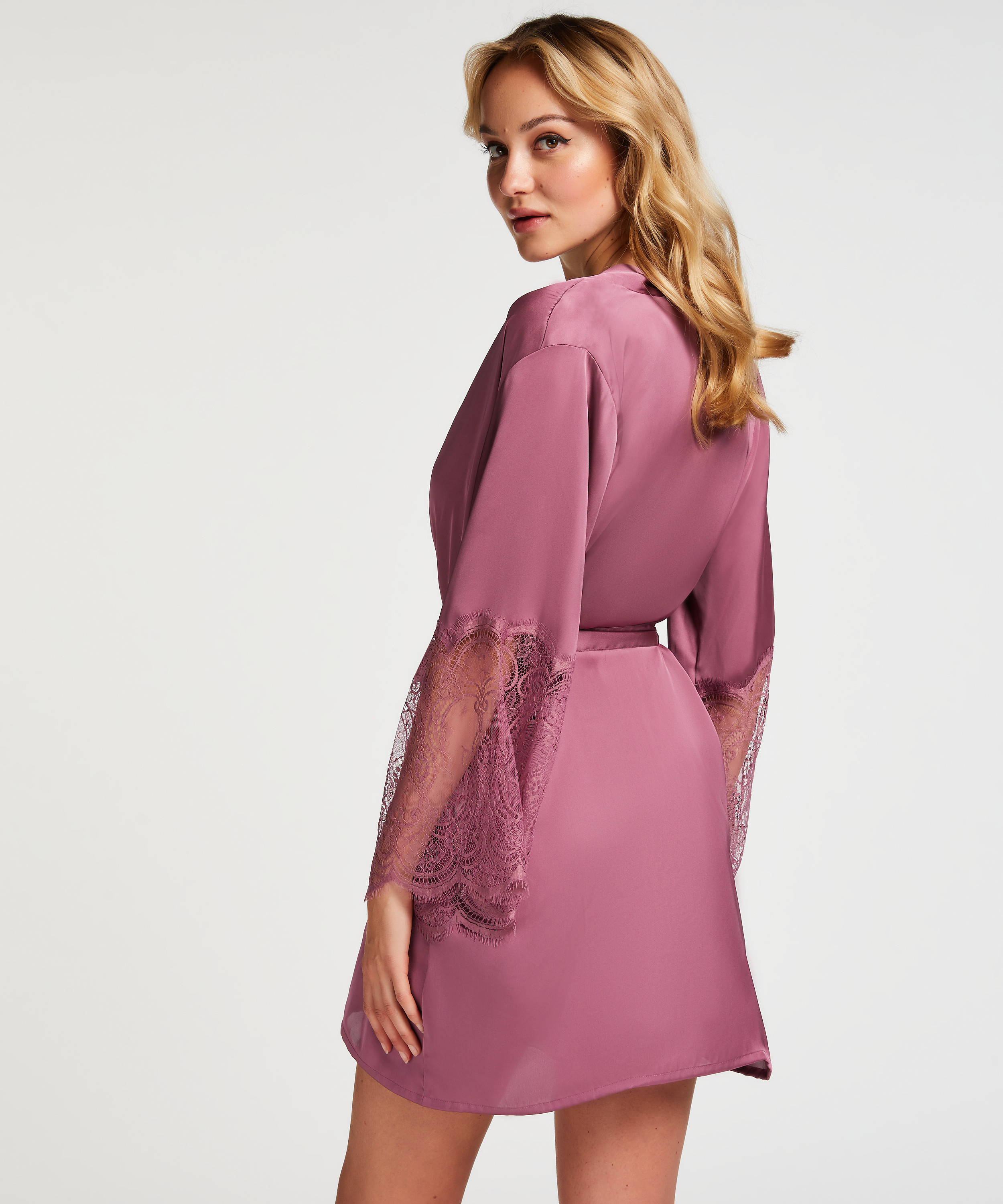 Kimono Satin, Pourpre, main