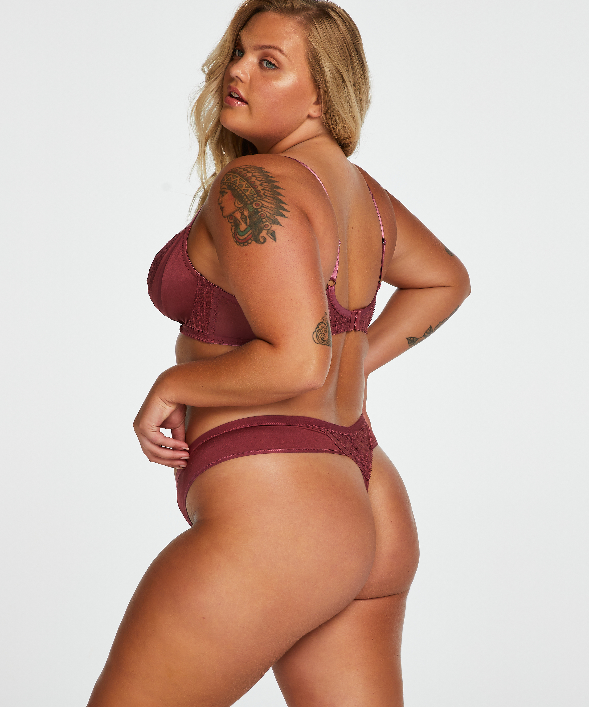 String Kriss I AM Danielle, Rood, main