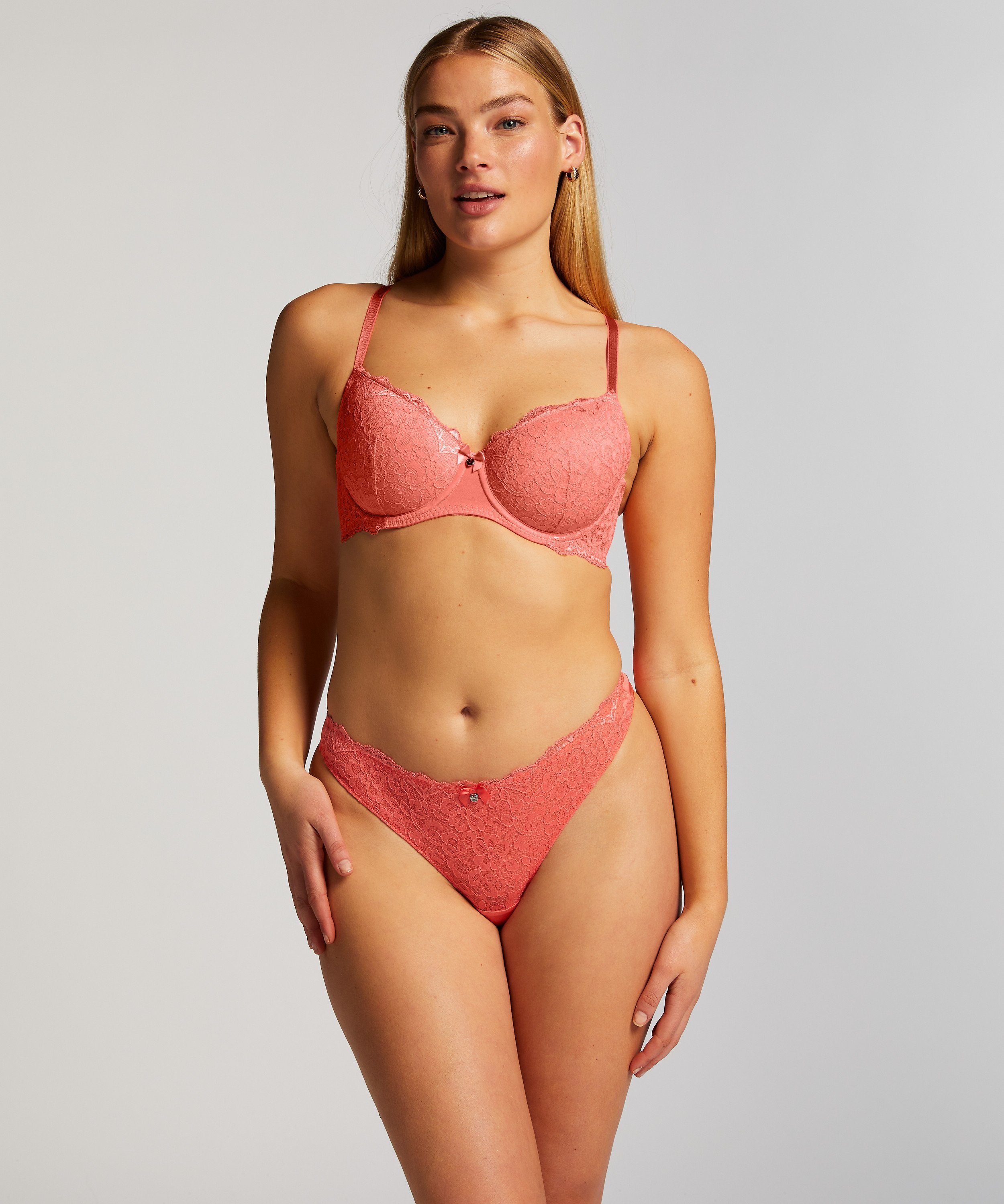 String Marine, Roze, main