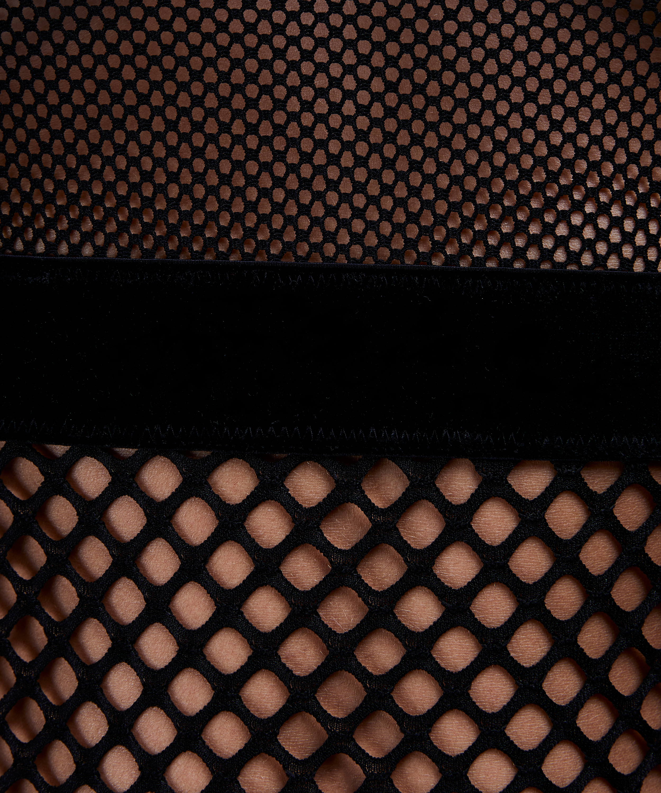 Nuisette Morgana, Noir, main