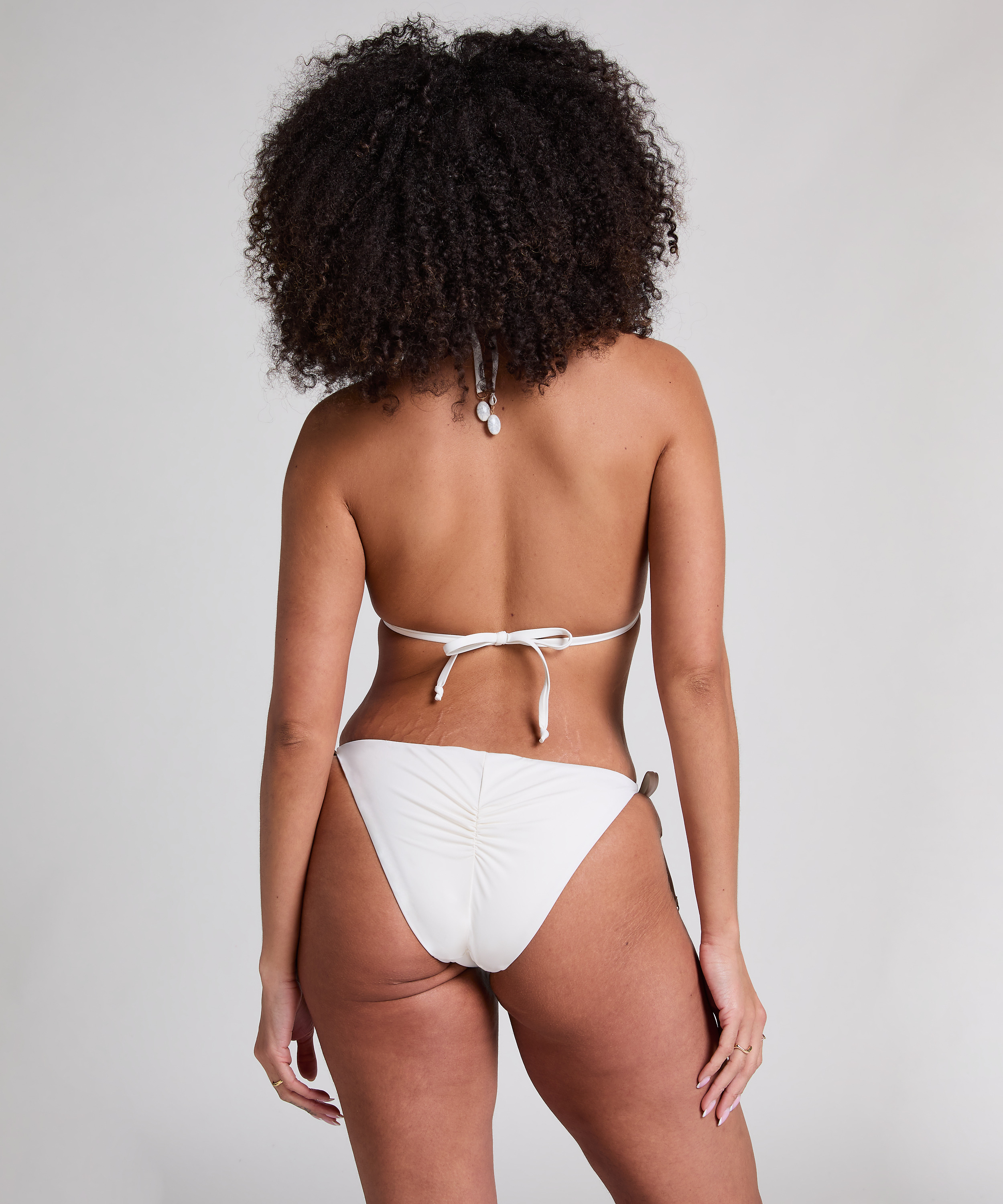 Haut de bikini triangle Giselle, Blanc, main