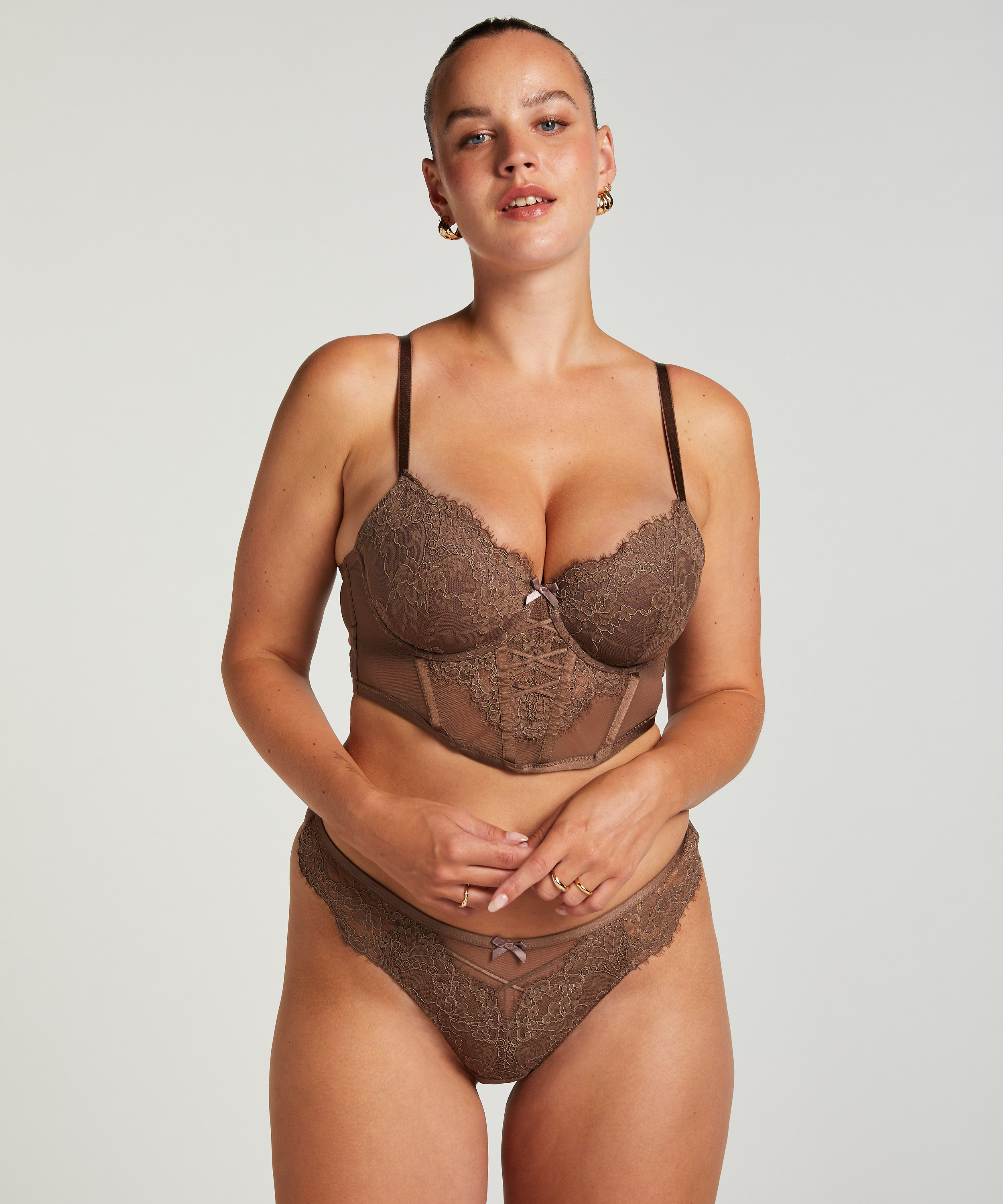 Soutien-gorge à armatures préformé longline Arabella, Brun, main