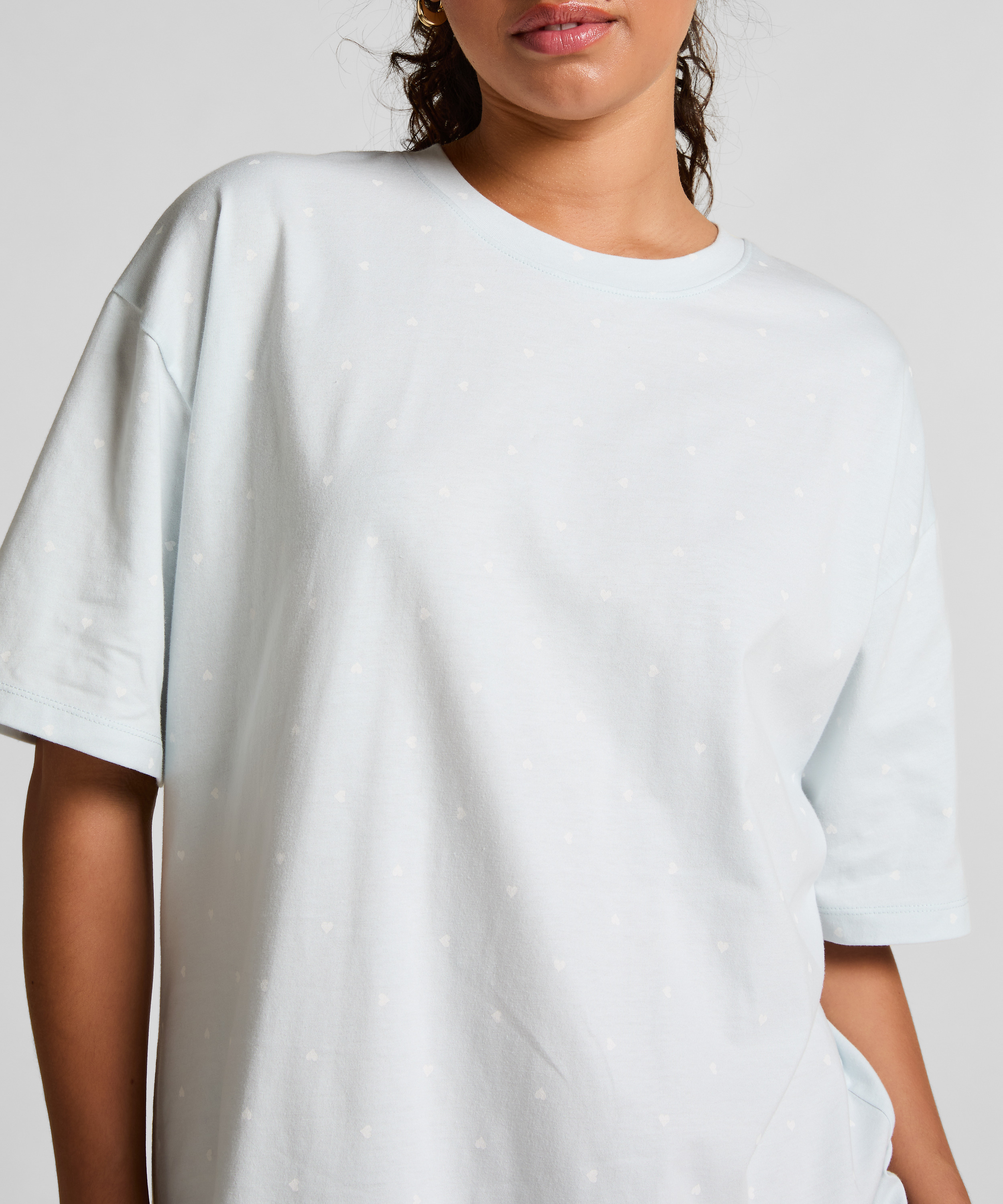 Chemise de nuit, Bleu, main