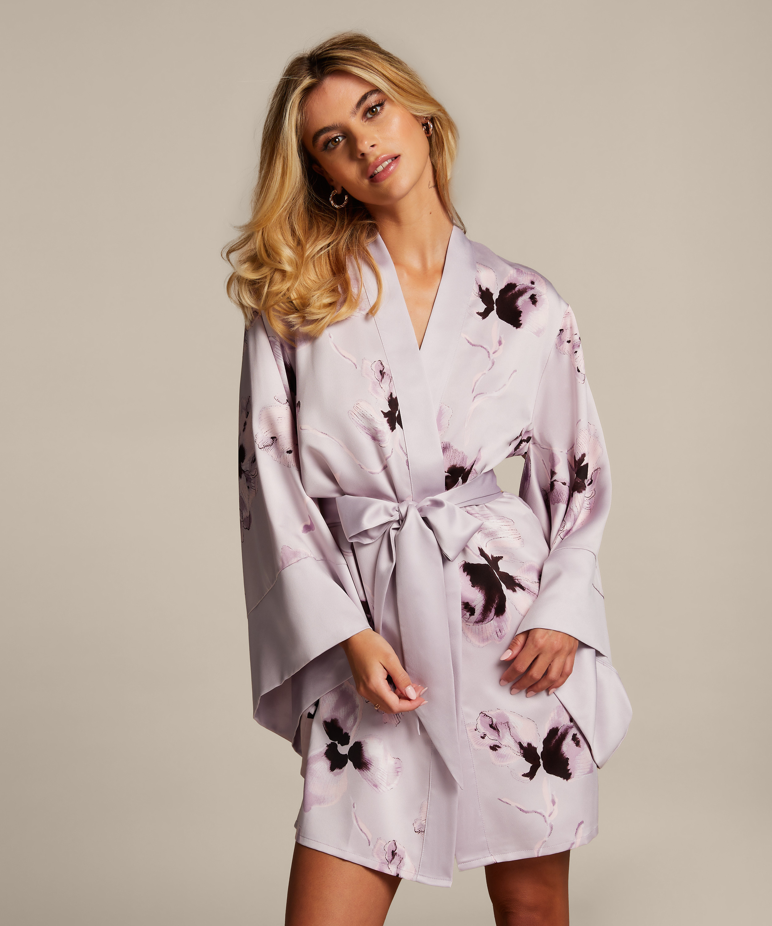 Kimono Satin, Pourpre, main