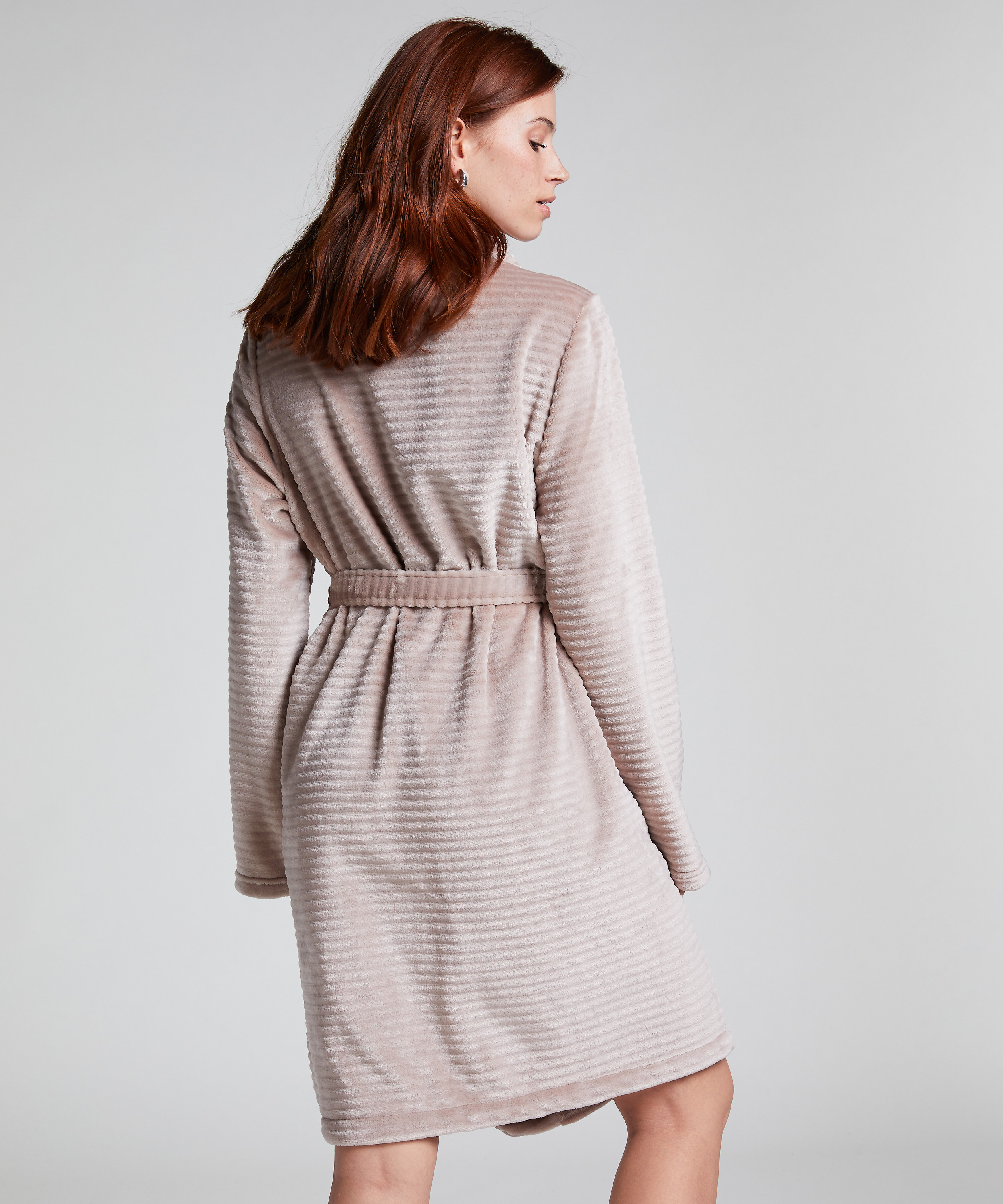 Peignoir court c&ocirc;tel&eacute; en polaire, Beige, main