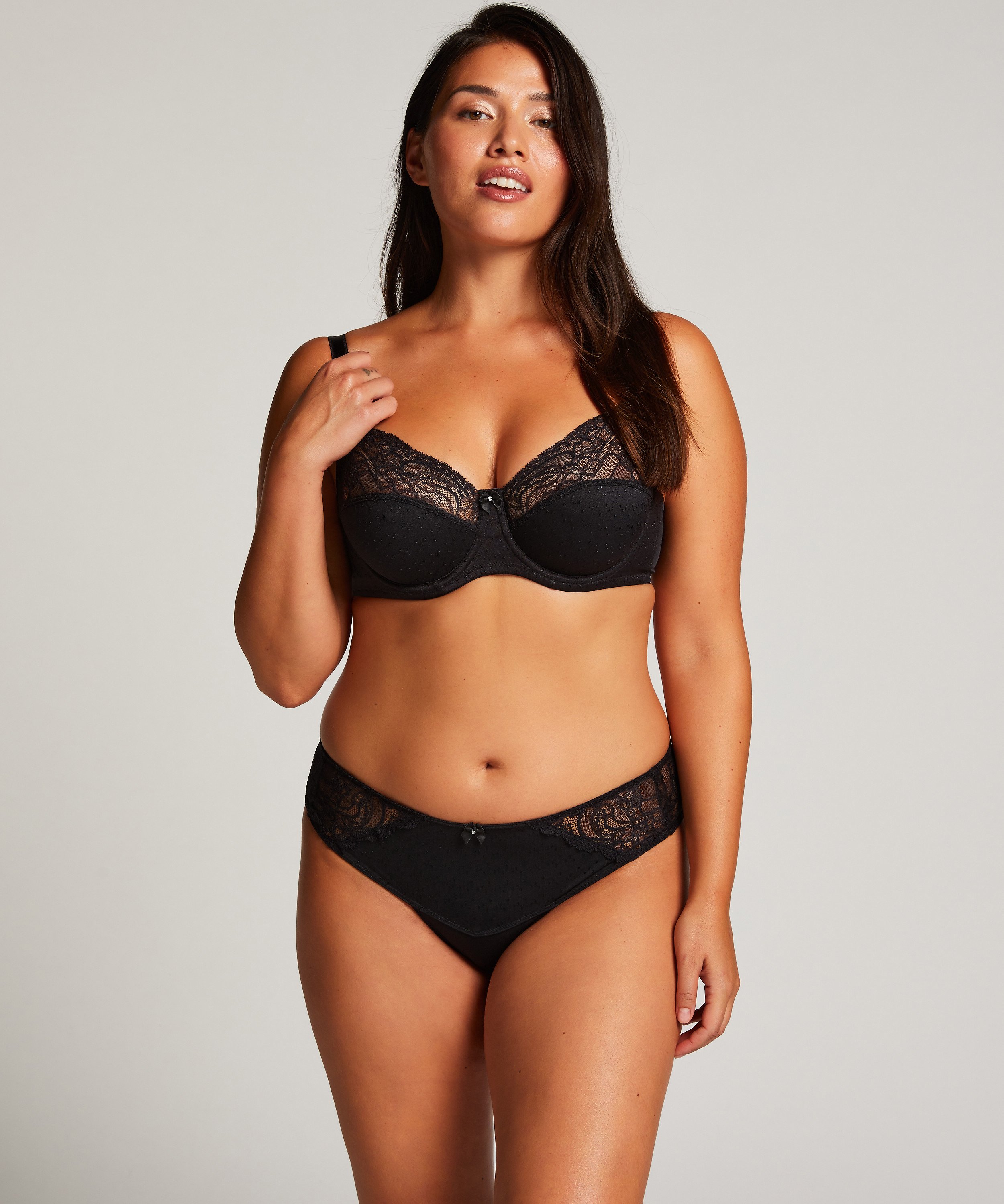Soutien-gorge à armatures non-préformé Sophie, Noir, main