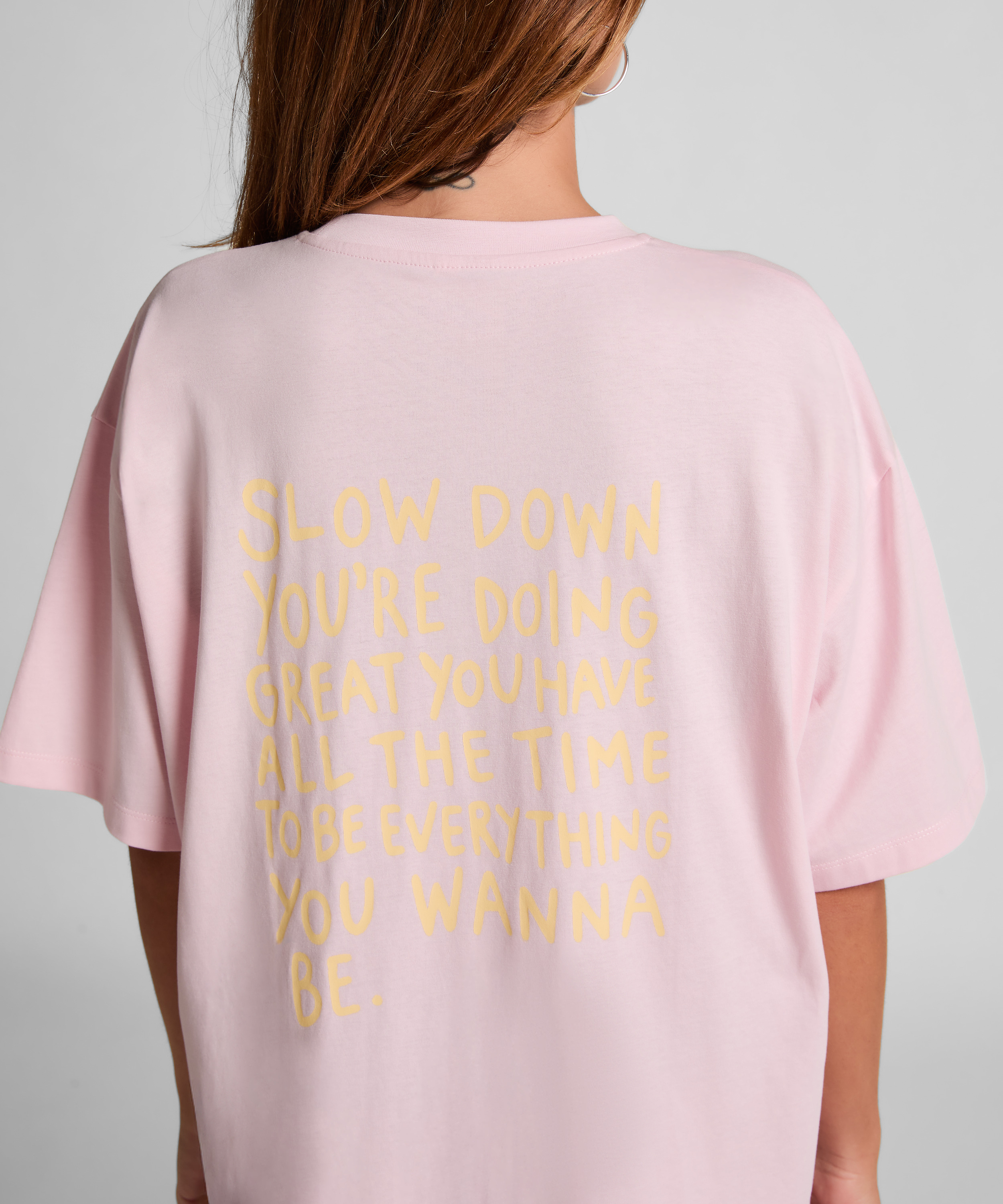 Chemise de nuit, Rose, main