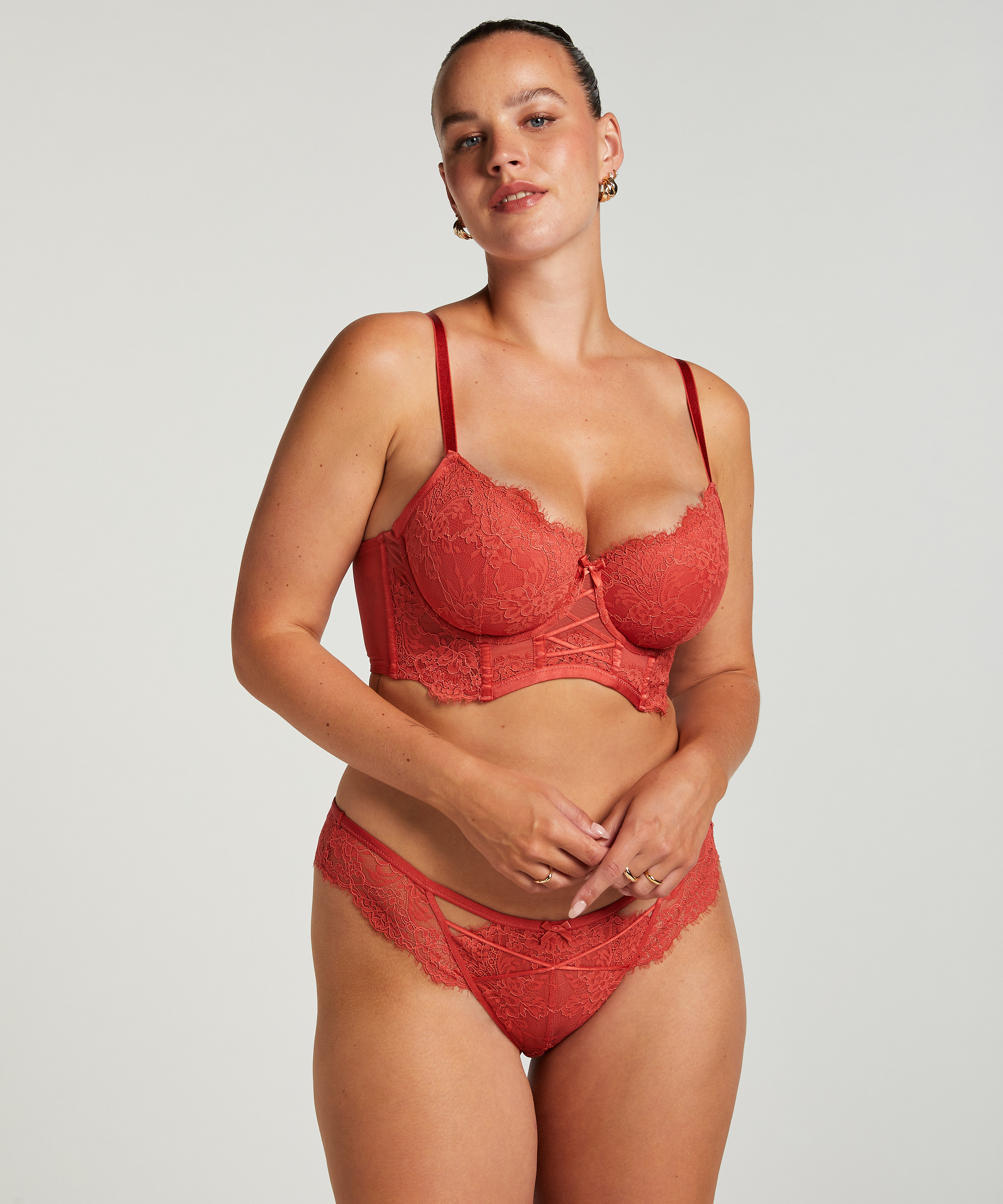 Brazilian Arabella, Rood, main