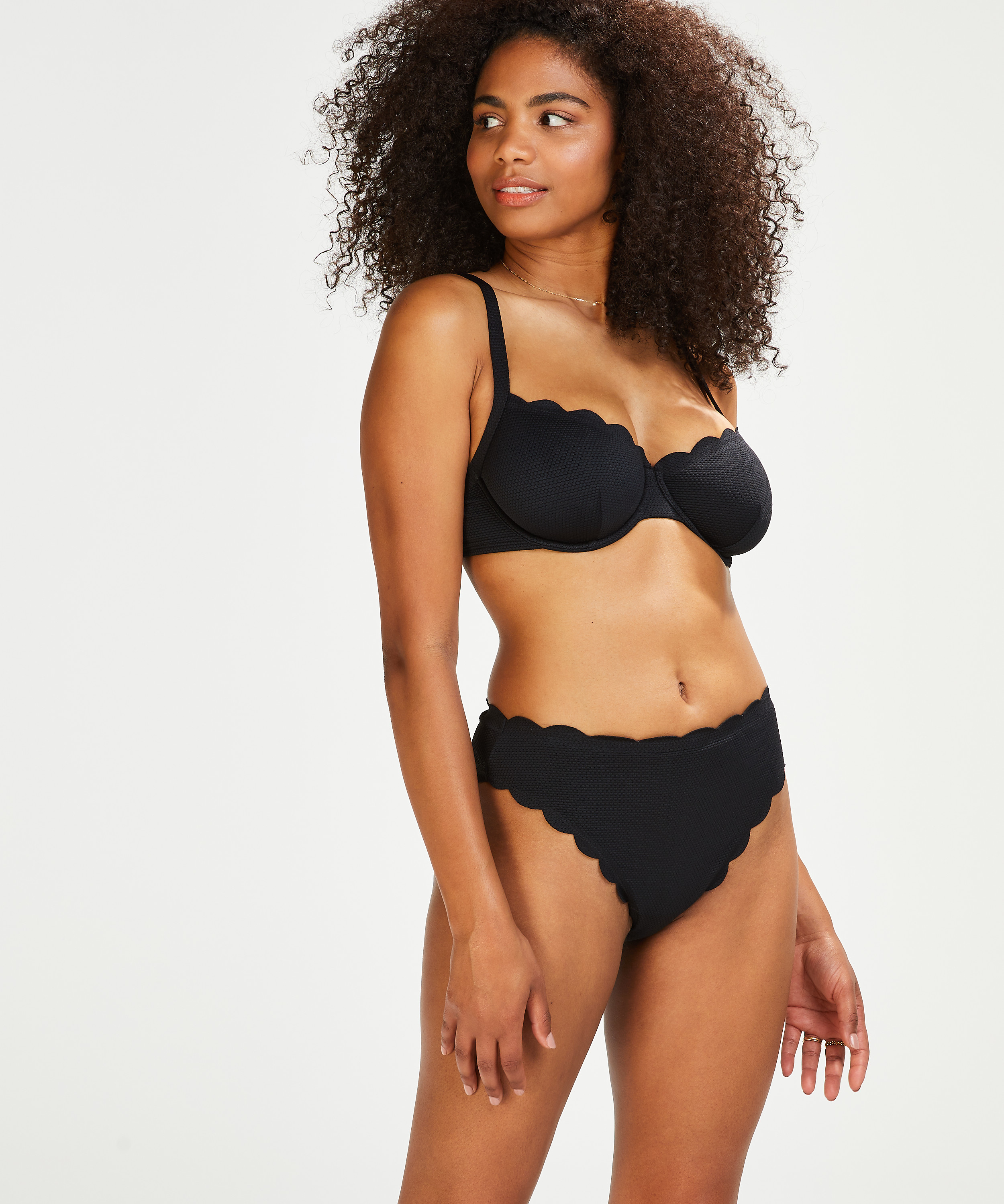 Haut de bikini &agrave; armatures non-pr&eacute;form&eacute; Scallop Glam, Noir, main